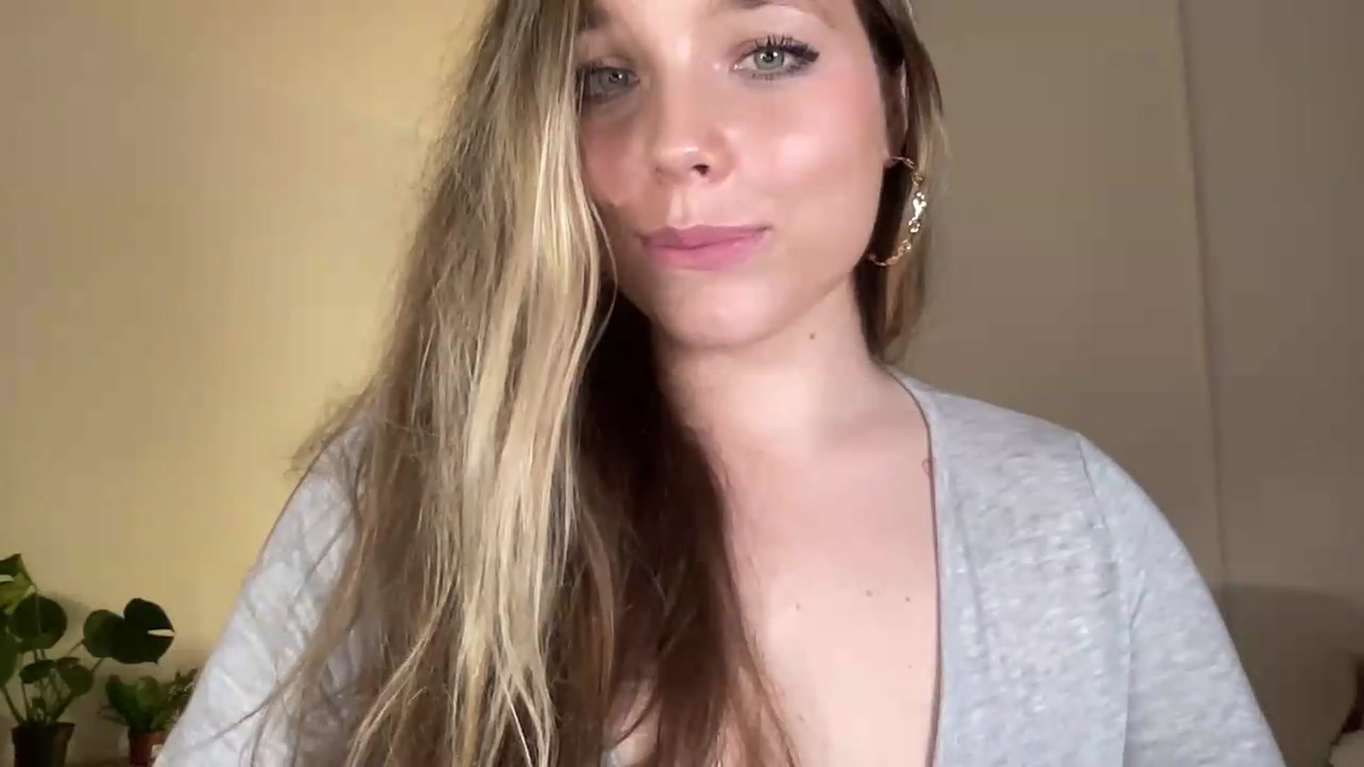 Gallery image thumbnail from SabrinaGolden's myfreecams stream on, 07/10/2026, 23:48 image 20 of 20
