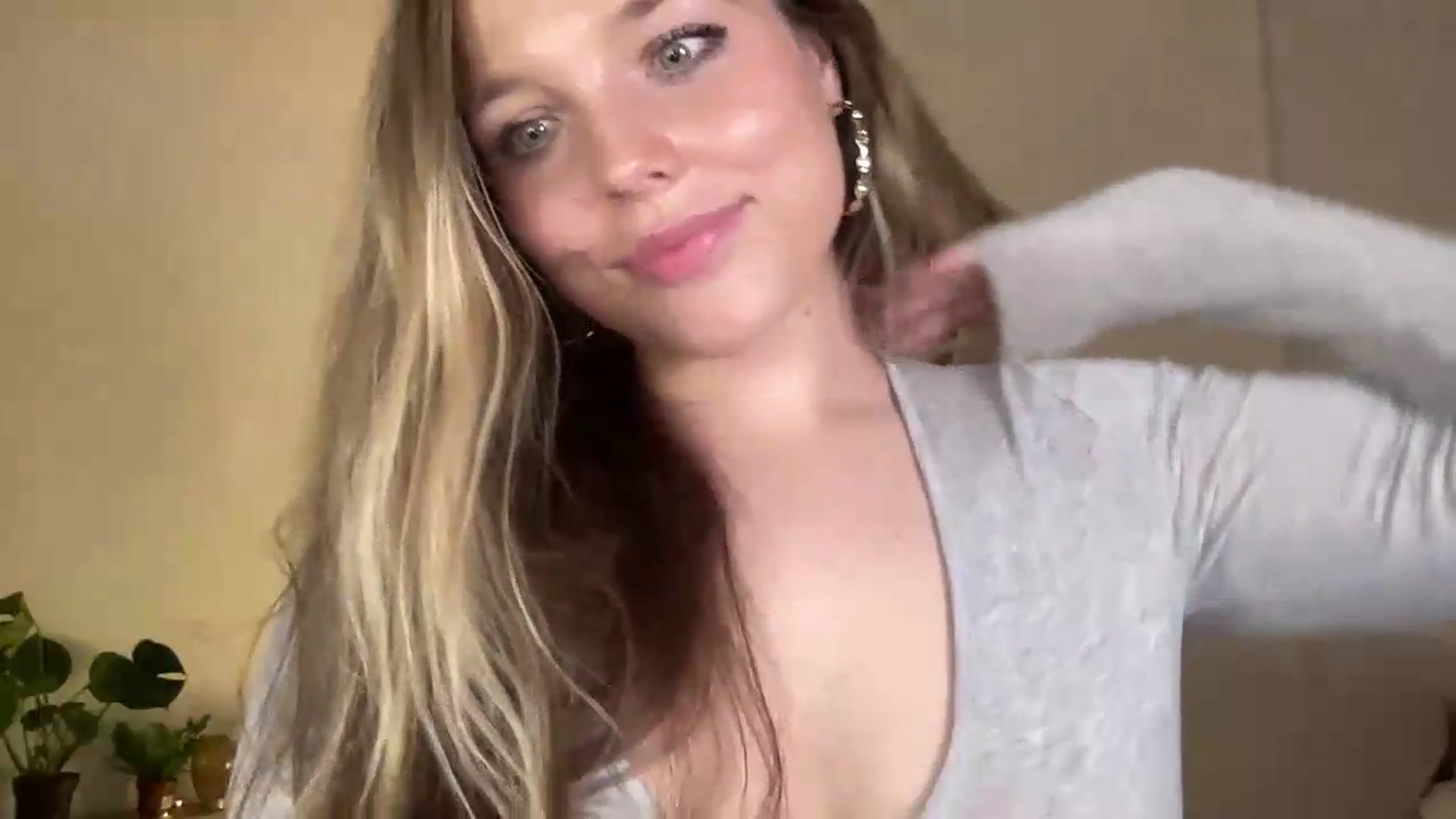 Gallery image thumbnail from SabrinaGolden's myfreecams stream on, 07/10/2026, 23:48 image 12 of 20