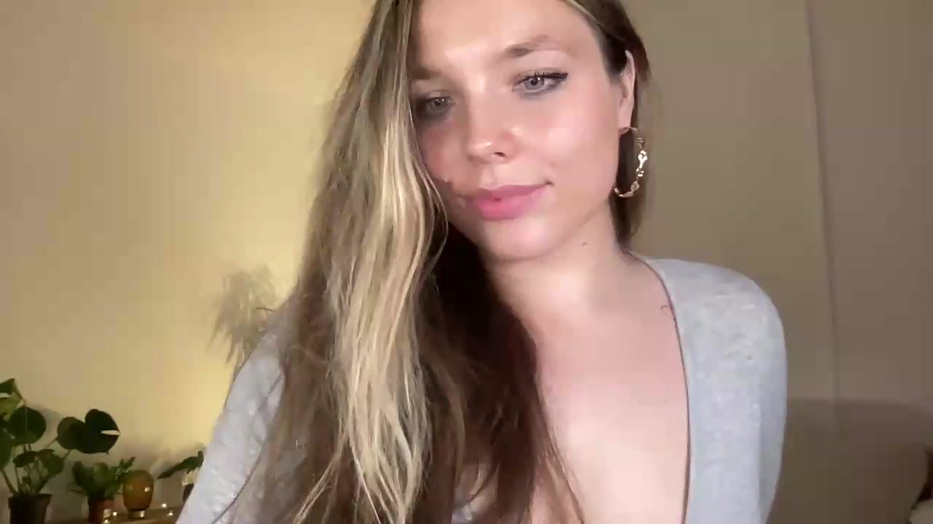 Gallery image thumbnail from SabrinaGolden's myfreecams stream on, 07/10/2026, 23:48 image 18 of 20