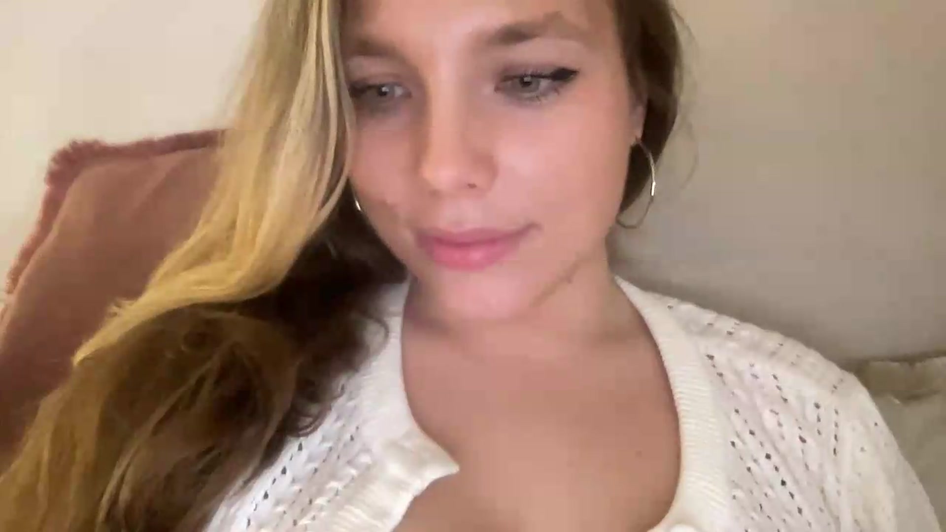 Gallery image thumbnail from SabrinaGolden's myfreecams stream on, 07/16/2026, 03:09 image 16 of 20