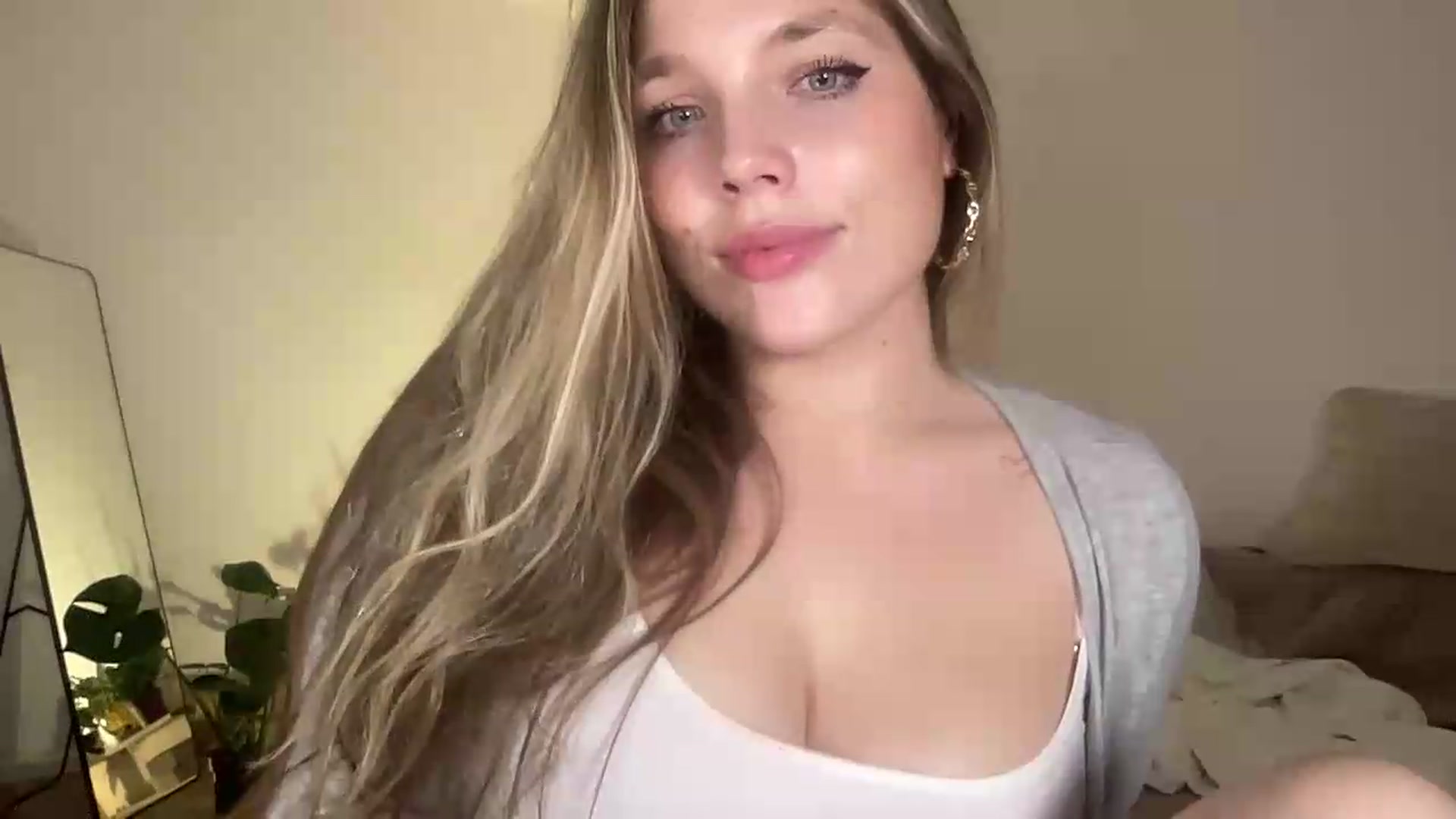 Gallery image thumbnail from SabrinaGolden's myfreecams stream on, 07/18/2026, 03:12 image 11 of 20