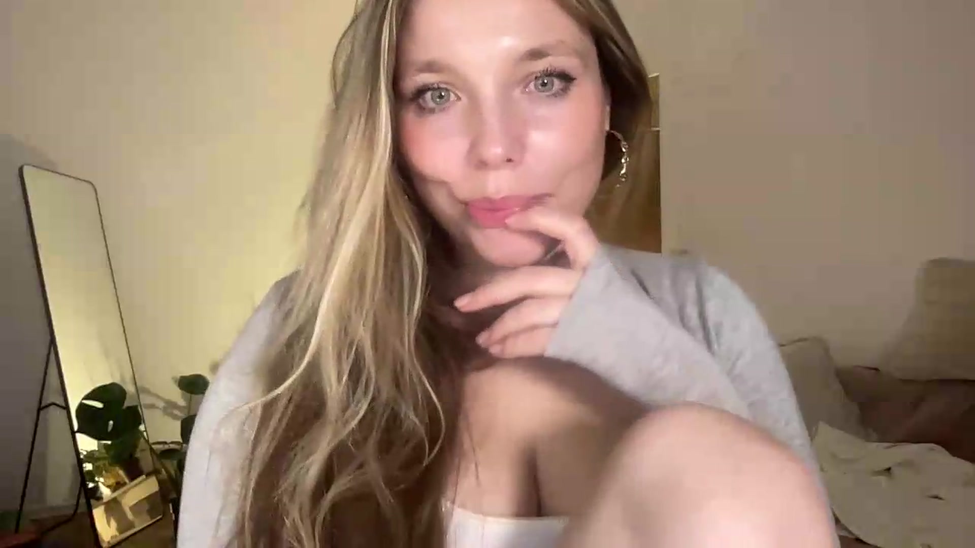 Gallery image thumbnail from SabrinaGolden's myfreecams stream on, 07/18/2026, 03:12 image 10 of 20