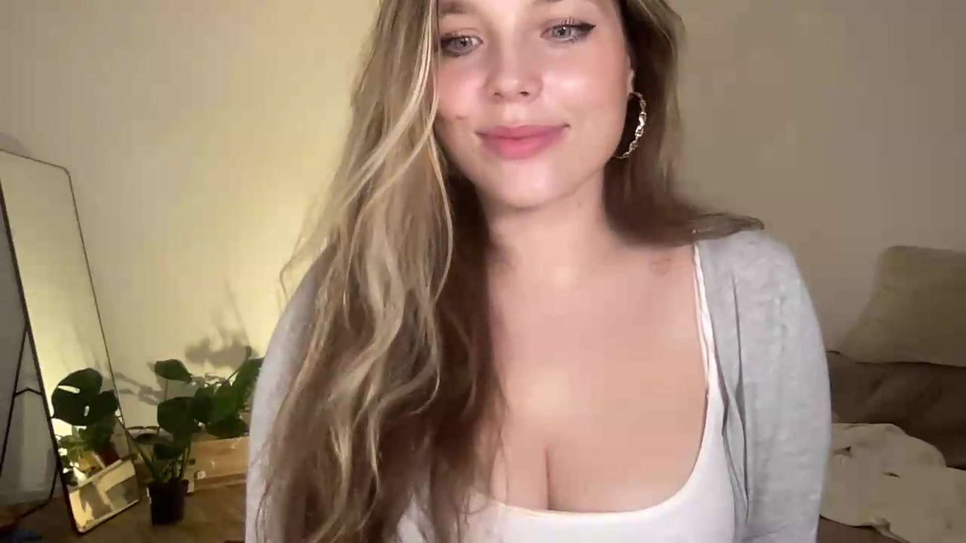 Gallery image thumbnail from SabrinaGolden's myfreecams stream on, 07/18/2026, 03:12 image 7 of 20
