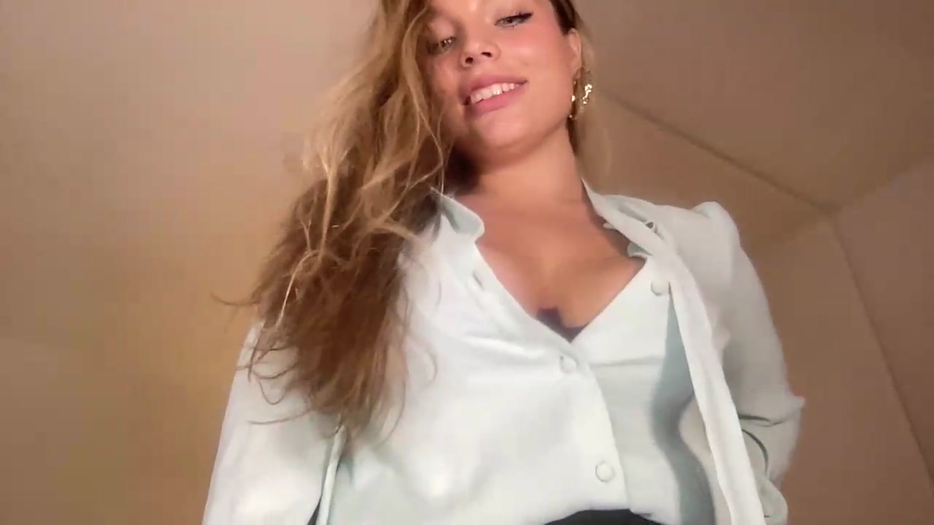 Gallery image thumbnail from SabrinaGolden's myfreecams stream on, 07/19/2026, 22:35 image 11 of 20