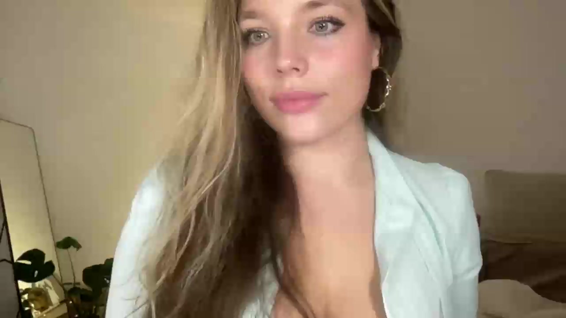 Gallery image thumbnail from SabrinaGolden's myfreecams stream on, 07/19/2026, 22:35 image 1 of 20