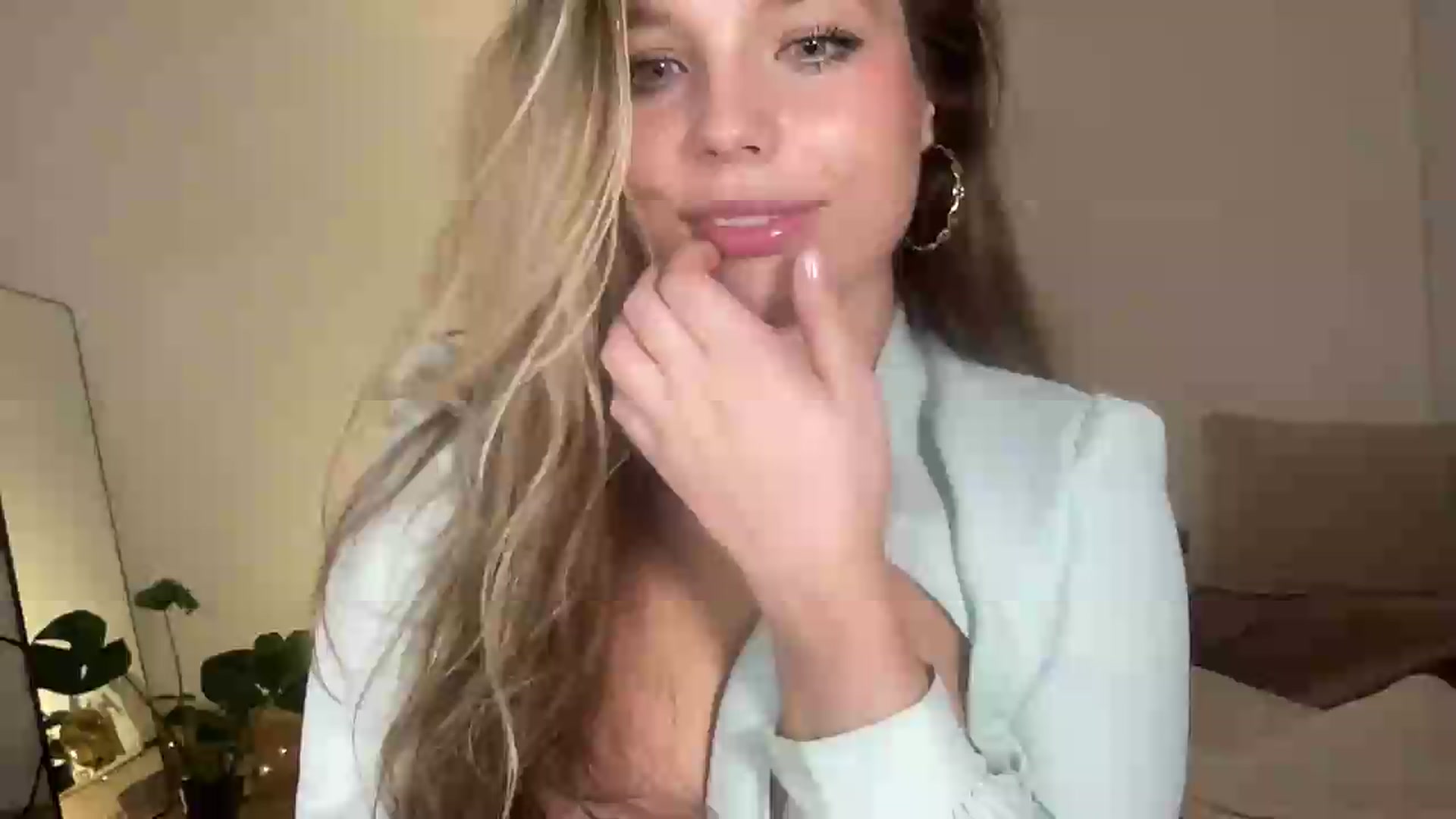 Gallery image thumbnail from SabrinaGolden's myfreecams stream on, 07/20/2026, 01:55 image 6 of 20