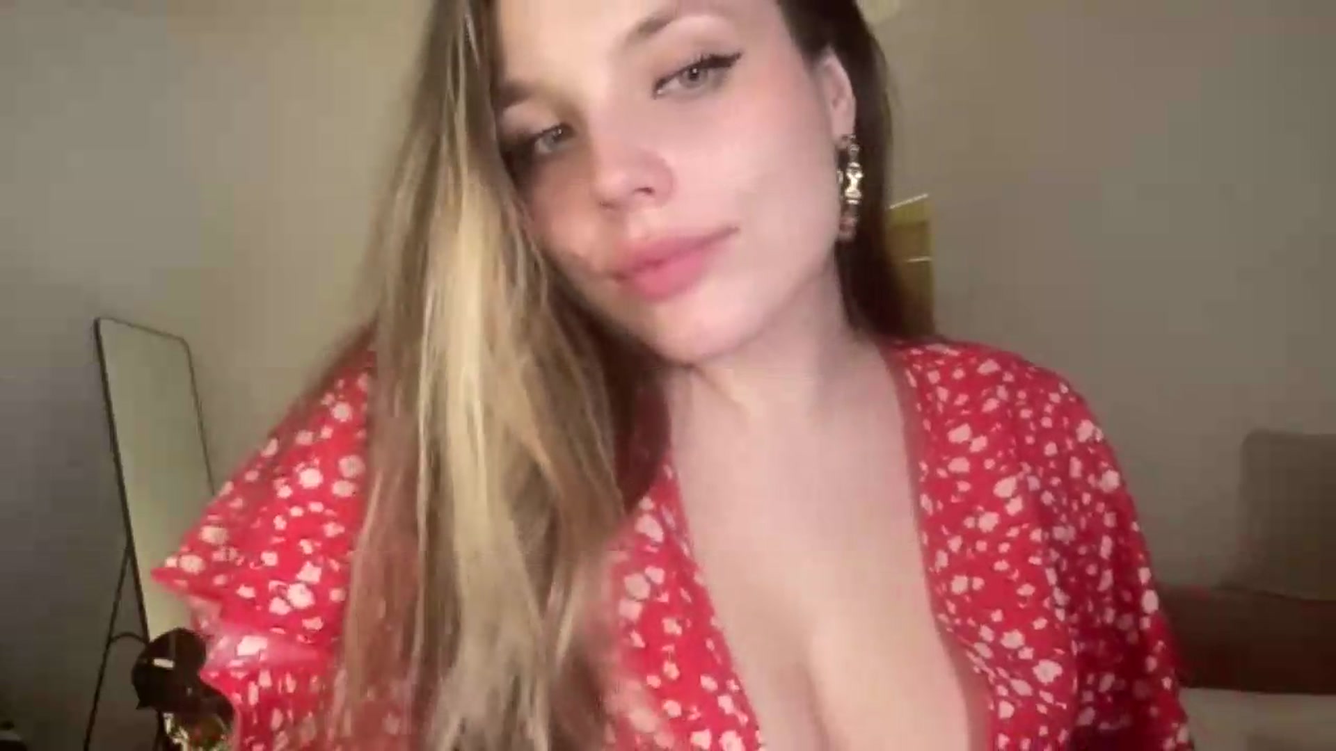 Gallery image thumbnail from SabrinaGolden's myfreecams stream on, 07/22/2026, 03:08 image 6 of 20