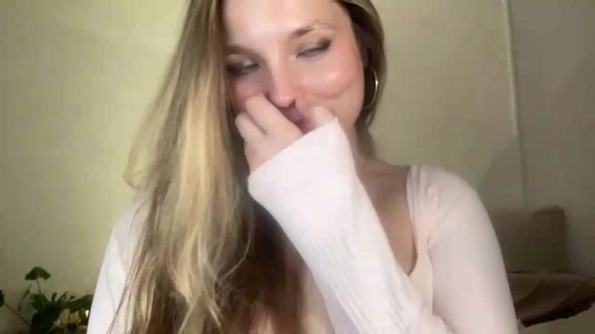 Gallery image thumbnail from SabrinaGolden's myfreecams stream on, 07/23/2026, 22:34 image 19 of 20