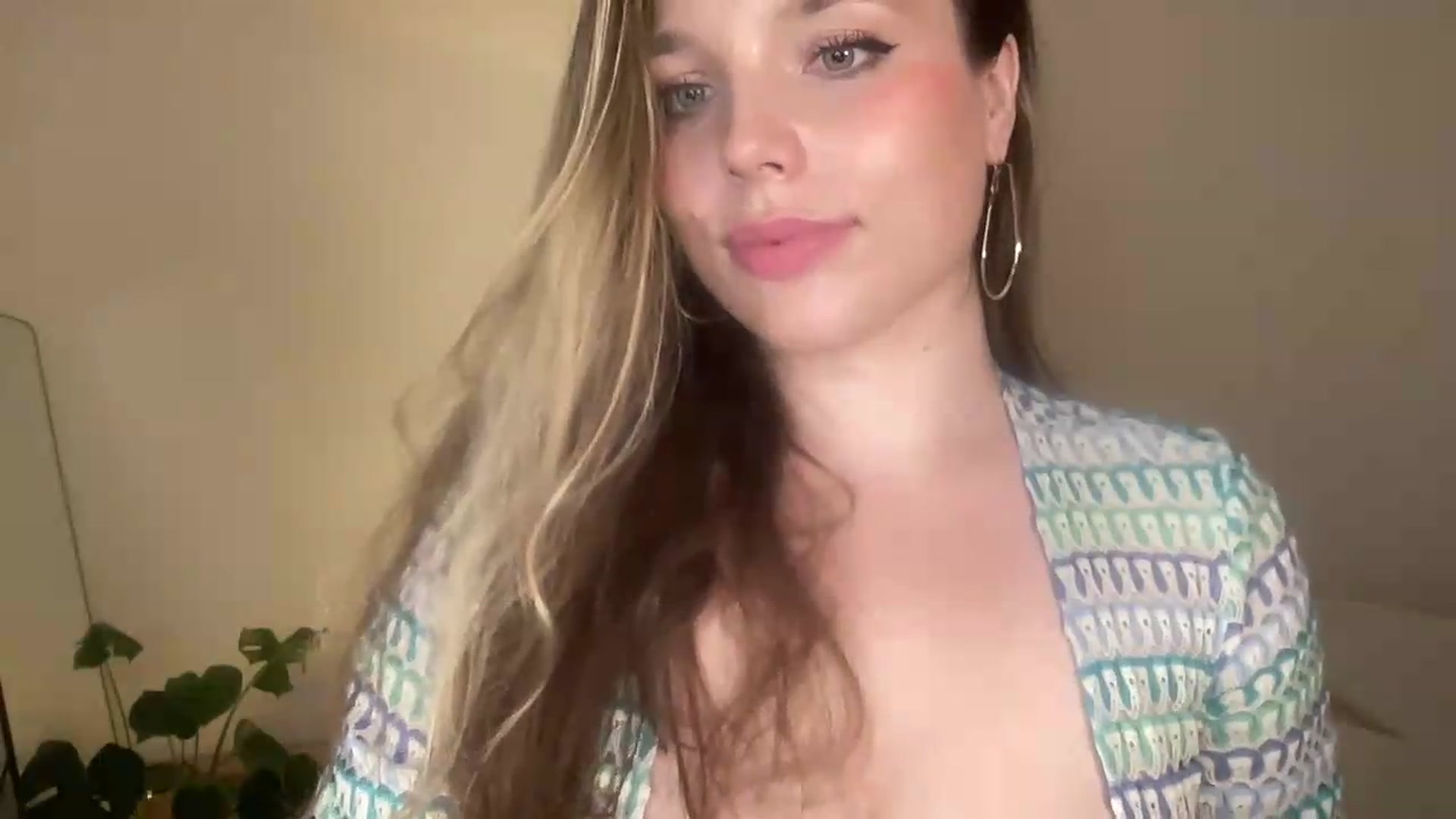 Gallery image thumbnail from SabrinaGolden's myfreecams stream on, 08/01/2026, 02:08 image 6 of 20