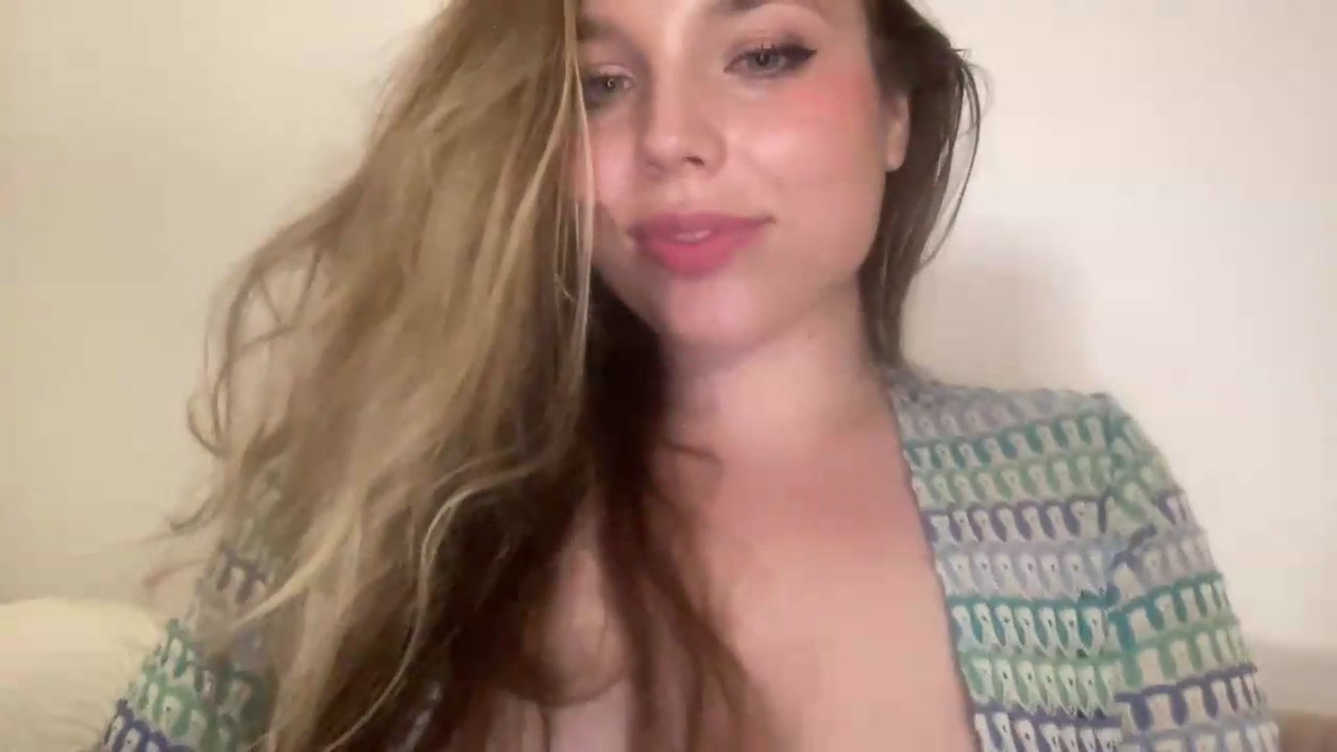 Gallery image thumbnail from SabrinaGolden's myfreecams stream on, 08/01/2026, 02:08 image 9 of 20