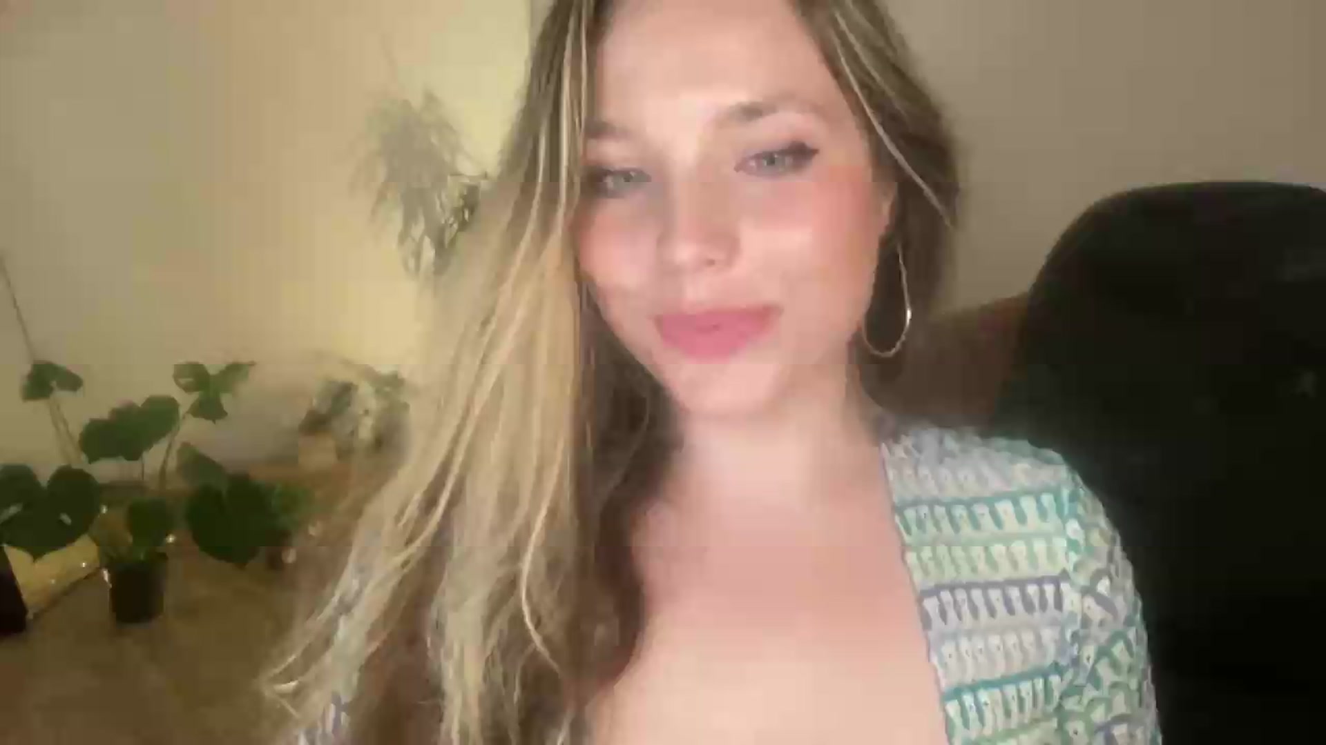 Gallery image thumbnail from SabrinaGolden's myfreecams stream on, 08/01/2026, 02:08 image 4 of 20