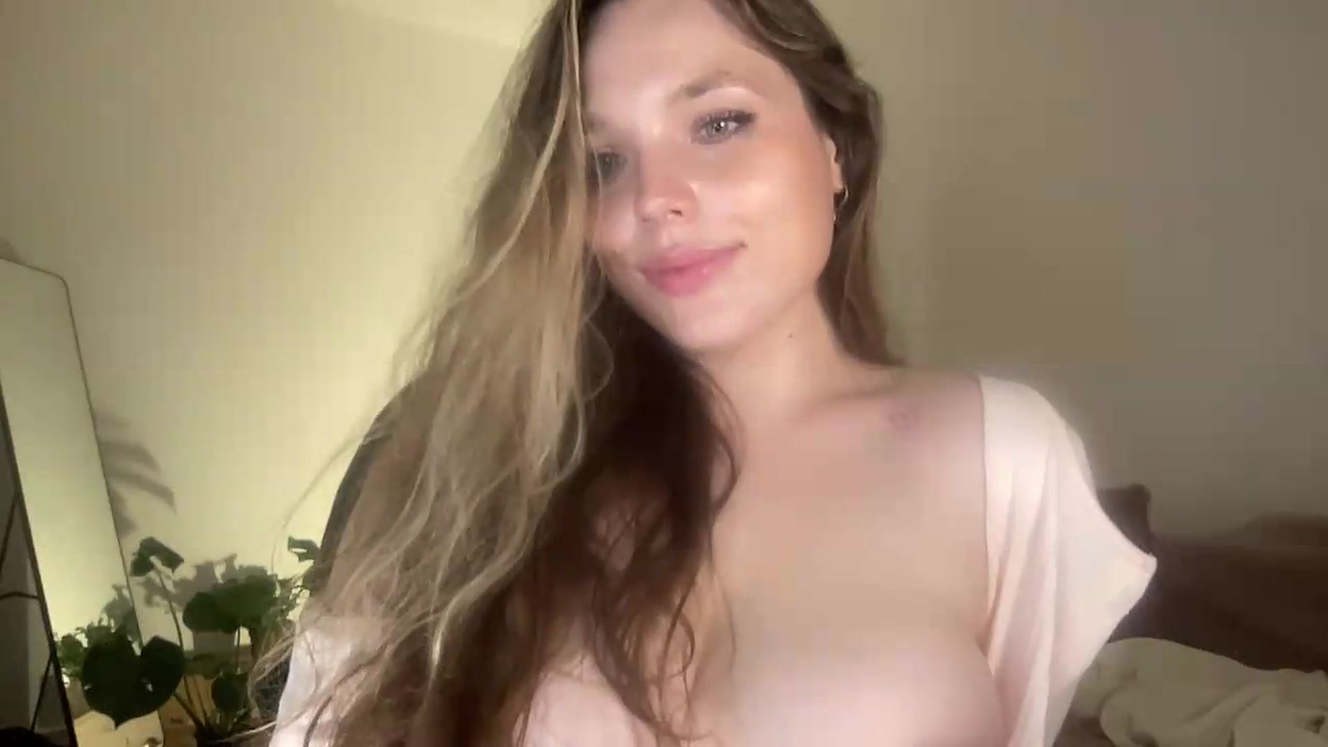 Gallery image thumbnail from SabrinaGolden's myfreecams stream on, 08/02/2026, 02:33 image 12 of 20