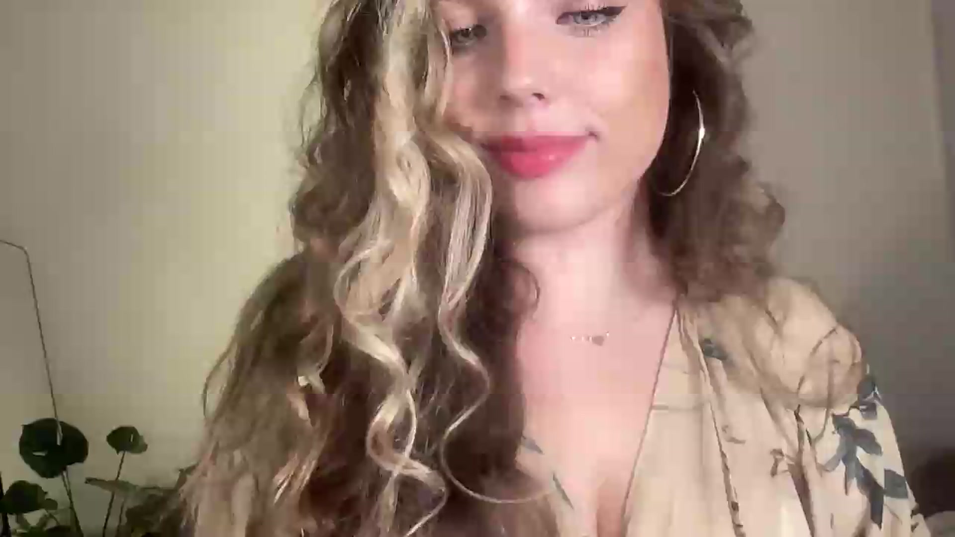 Gallery image thumbnail from SabrinaGolden's myfreecams stream on, 08/31/2026, 22:44 image 1 of 20