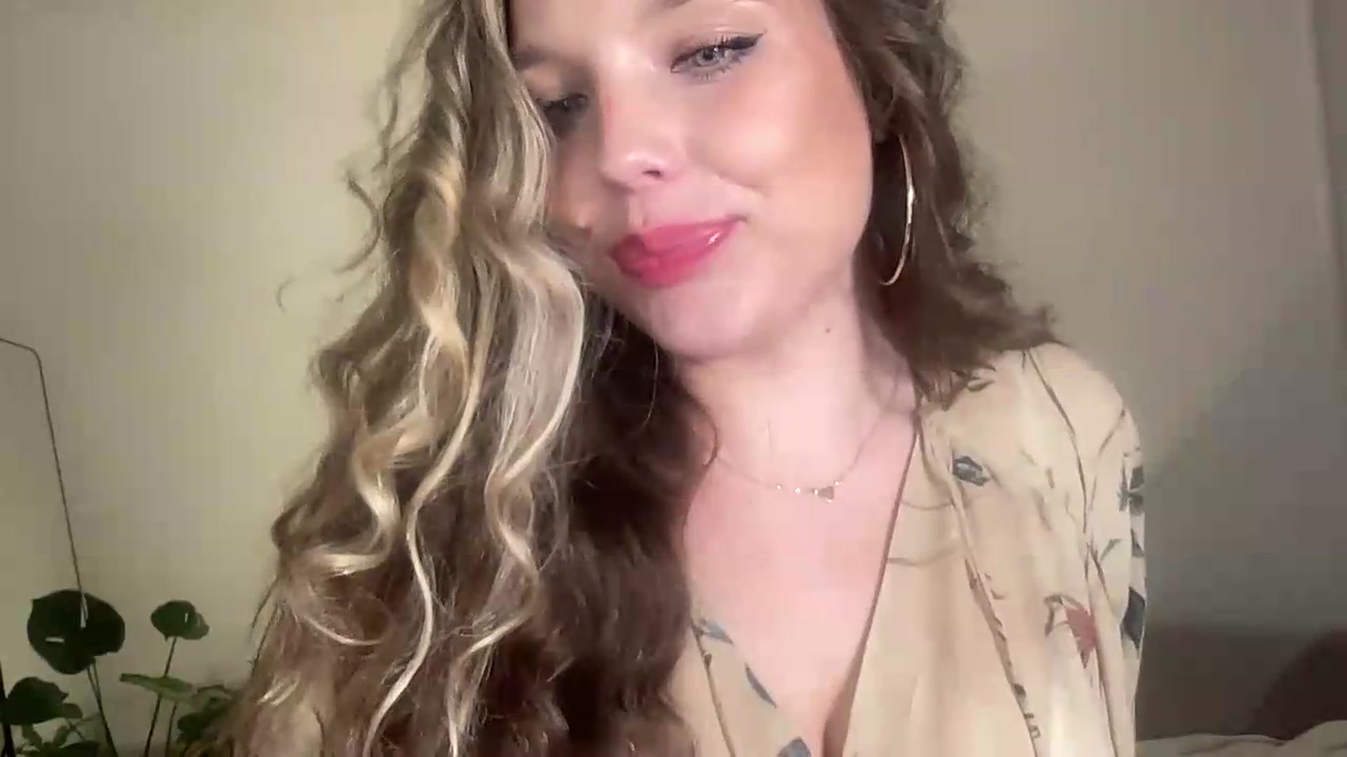Gallery image thumbnail from SabrinaGolden's myfreecams stream on, 08/31/2026, 22:44 image 7 of 20