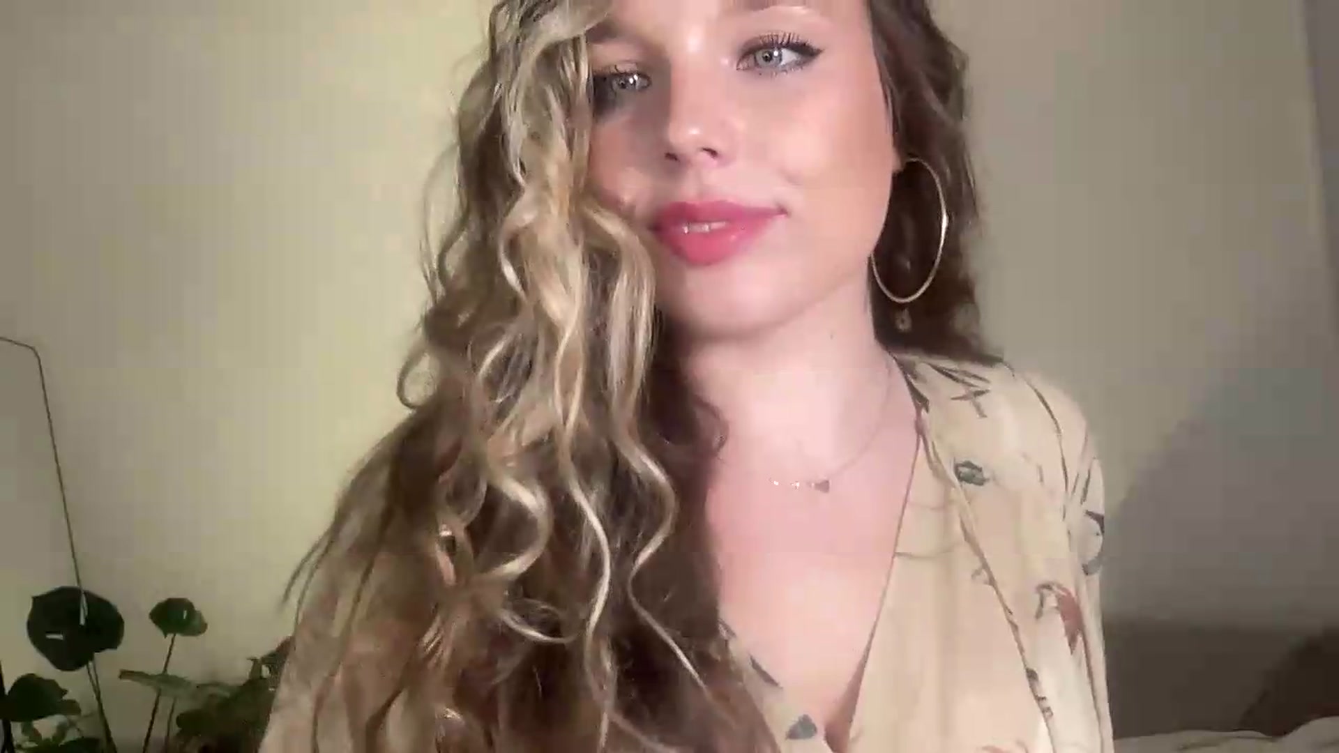 Gallery image thumbnail from SabrinaGolden's myfreecams stream on, 08/31/2026, 22:44 image 11 of 20