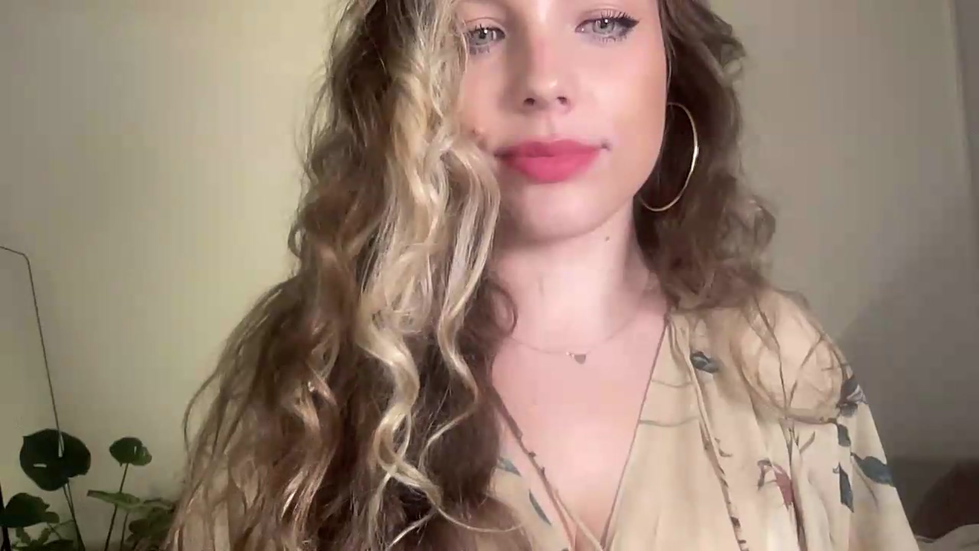 Gallery image thumbnail from SabrinaGolden's myfreecams stream on, 08/31/2026, 22:44 image 2 of 20