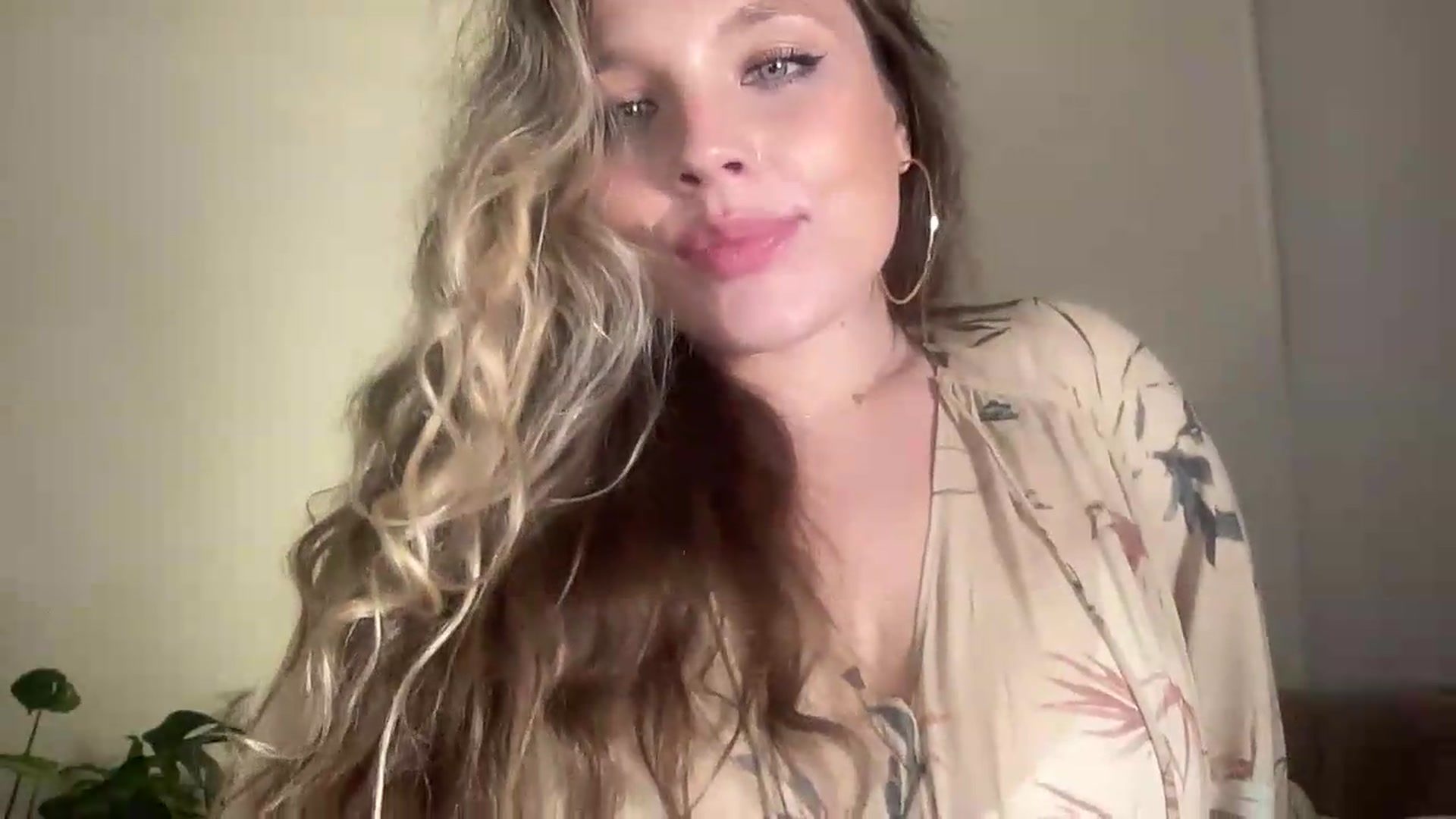 Gallery image thumbnail from SabrinaGolden's myfreecams stream on, 09/01/2026, 01:25 image 8 of 20