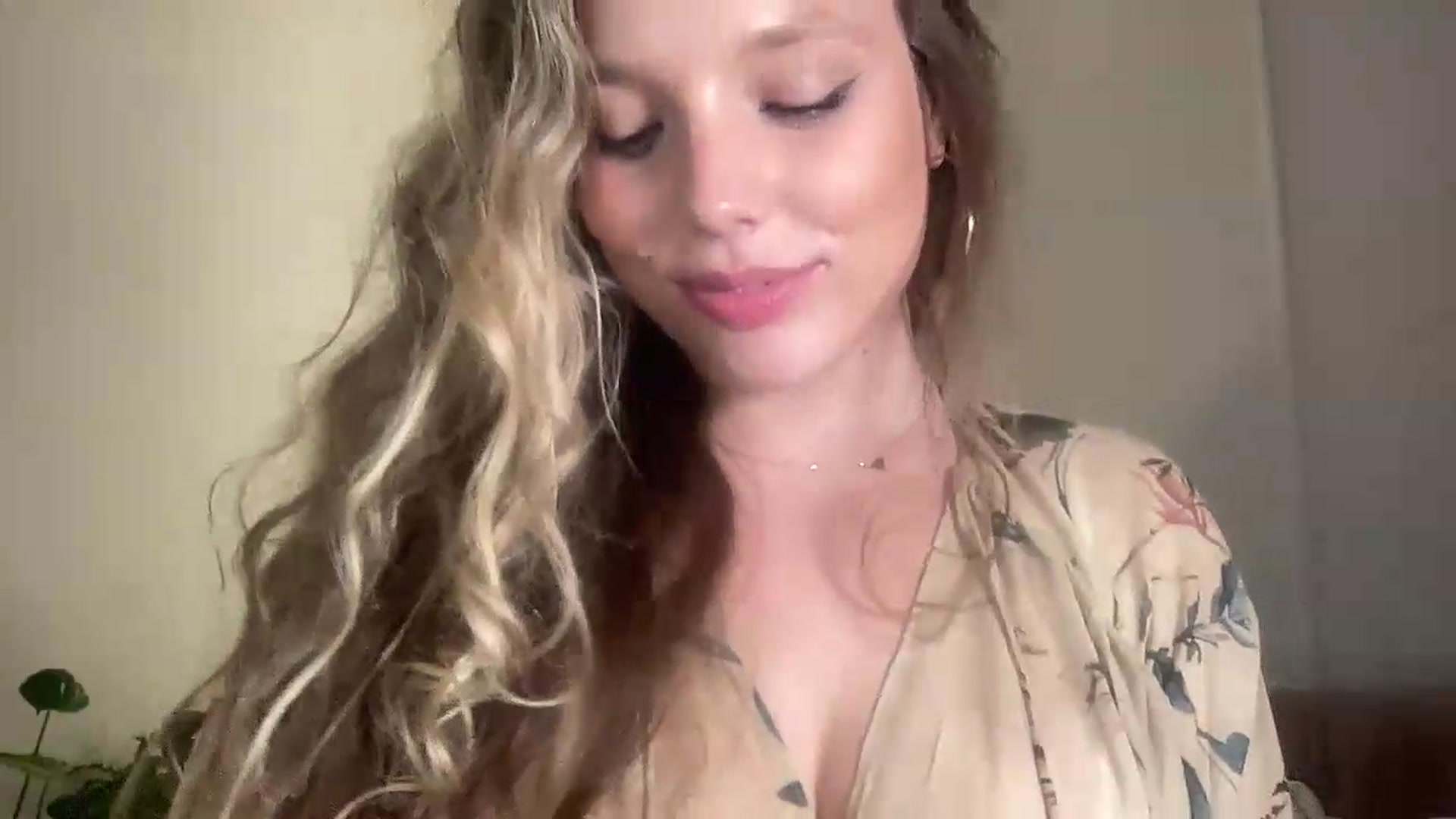Gallery image thumbnail from SabrinaGolden's myfreecams stream on, 09/01/2026, 01:25 image 6 of 20