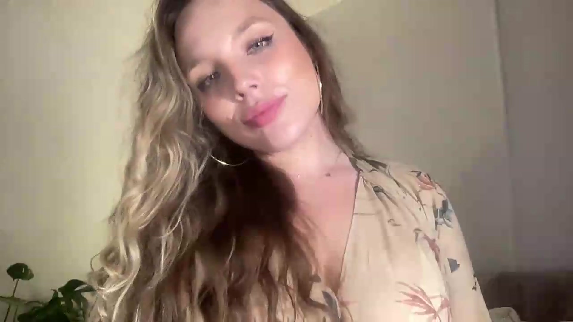 Gallery image thumbnail from SabrinaGolden's myfreecams stream on, 09/01/2026, 01:25 image 10 of 20