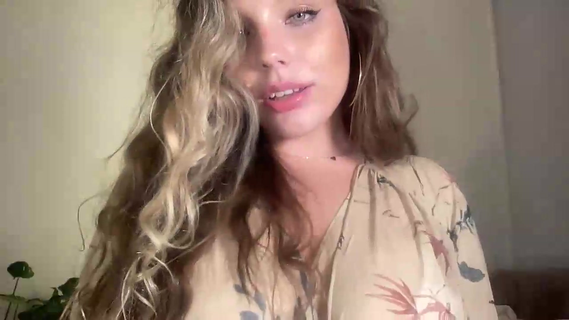 Gallery image thumbnail from SabrinaGolden's myfreecams stream on, 09/01/2026, 01:25 image 12 of 20
