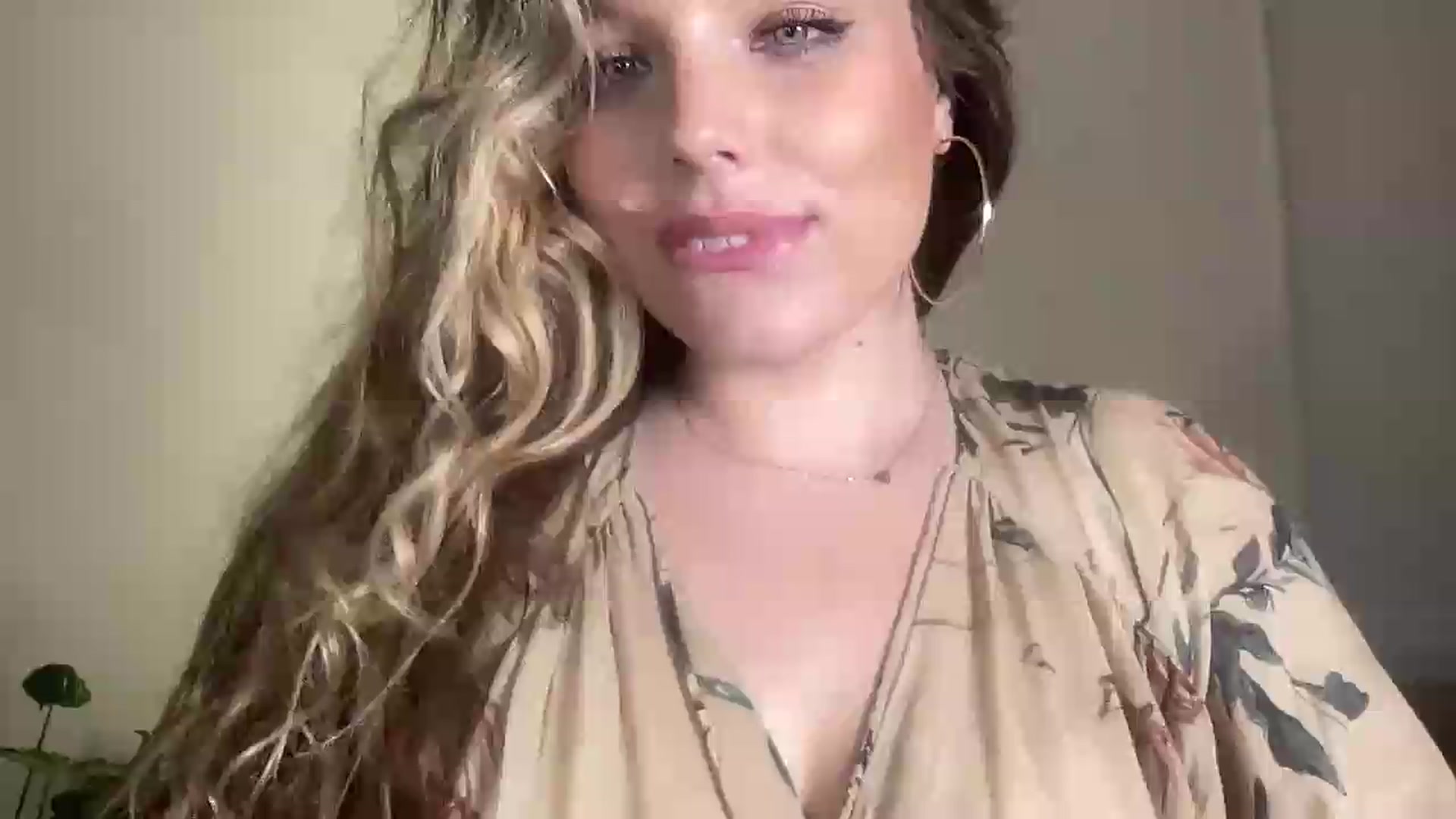 Gallery image thumbnail from SabrinaGolden's myfreecams stream on, 09/01/2026, 01:25 image 15 of 20