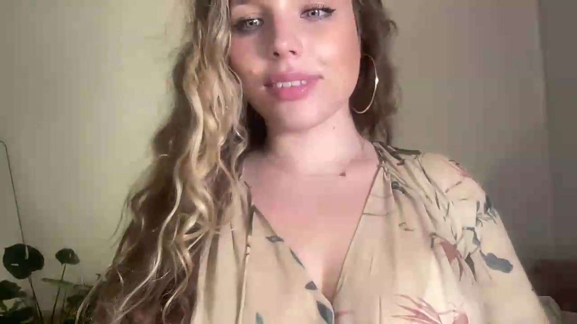 Gallery image thumbnail from SabrinaGolden's myfreecams stream on, 09/01/2026, 01:25 image 2 of 20