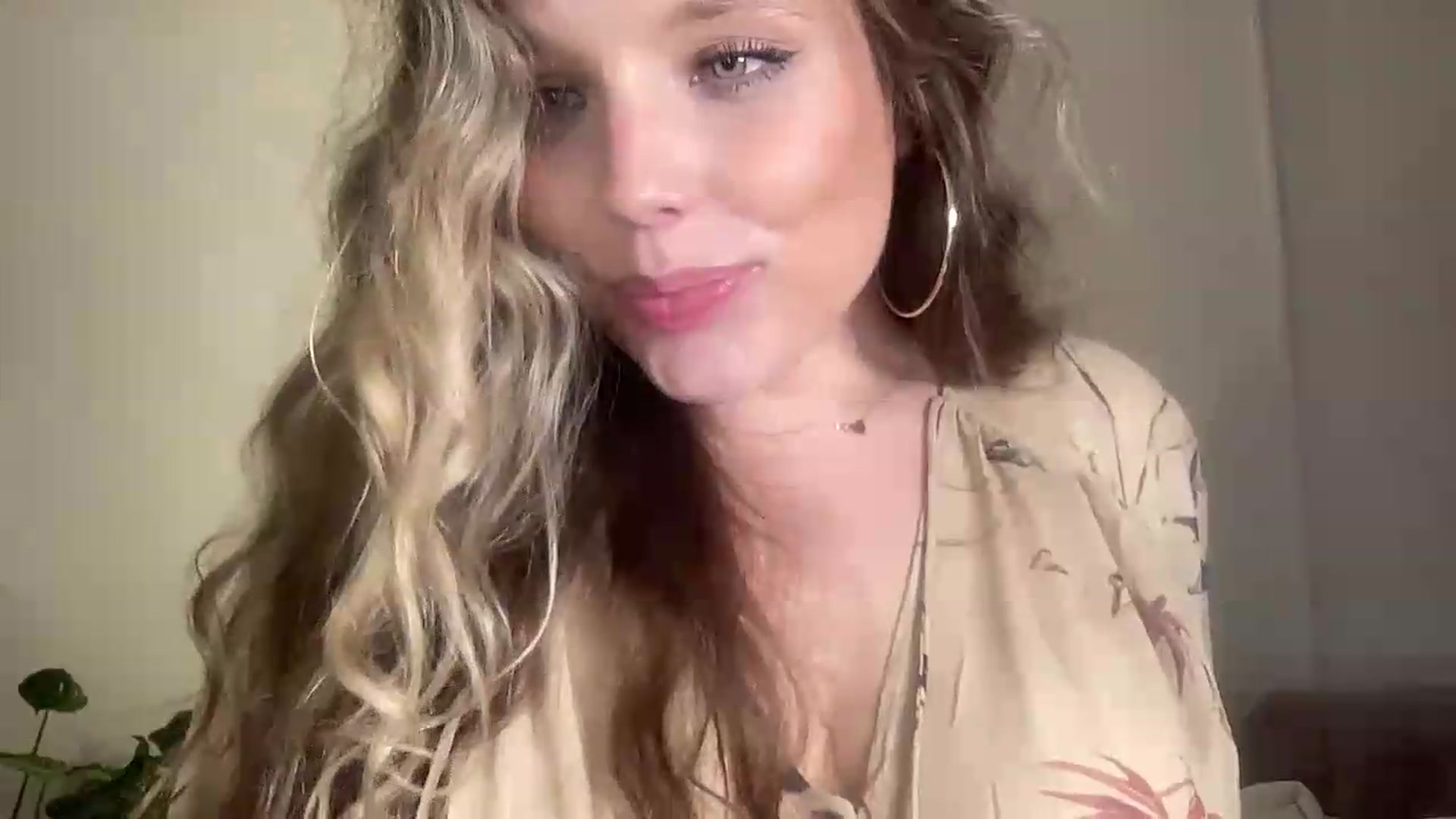 Gallery image thumbnail from SabrinaGolden's myfreecams stream on, 09/01/2026, 01:25 image 13 of 20