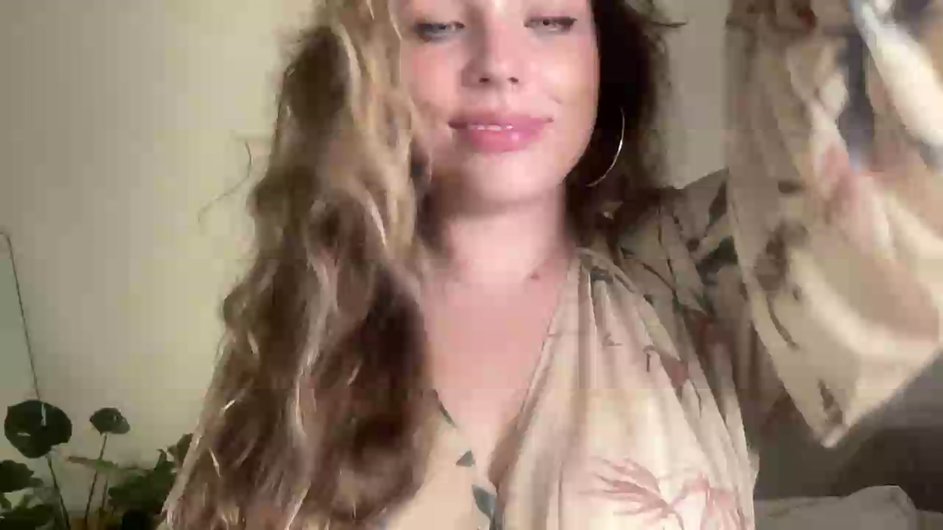 Gallery image thumbnail from SabrinaGolden's myfreecams stream on, 09/01/2026, 01:25 image 1 of 20