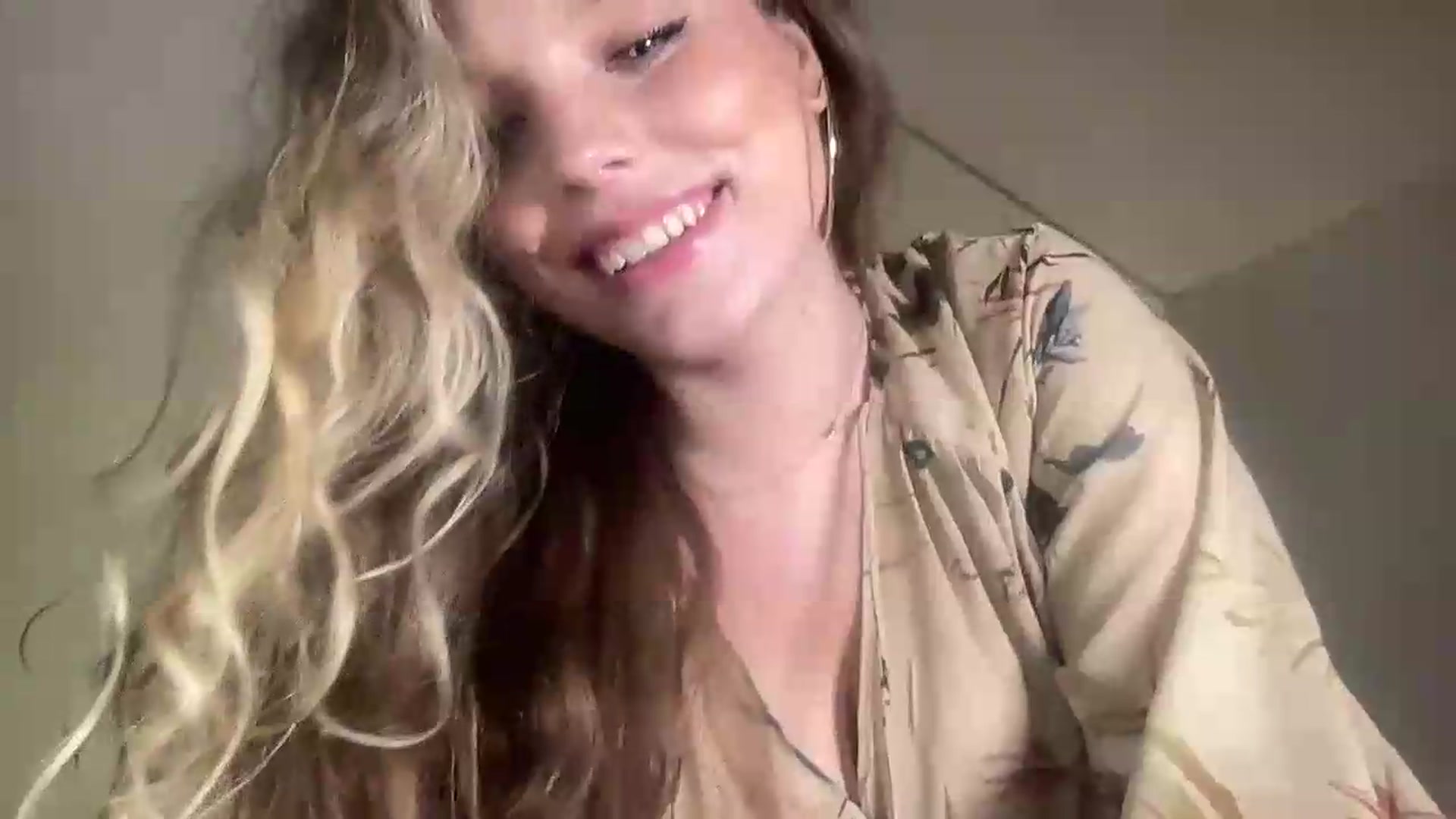 Gallery image thumbnail from SabrinaGolden's myfreecams stream on, 09/01/2026, 01:25 image 5 of 20