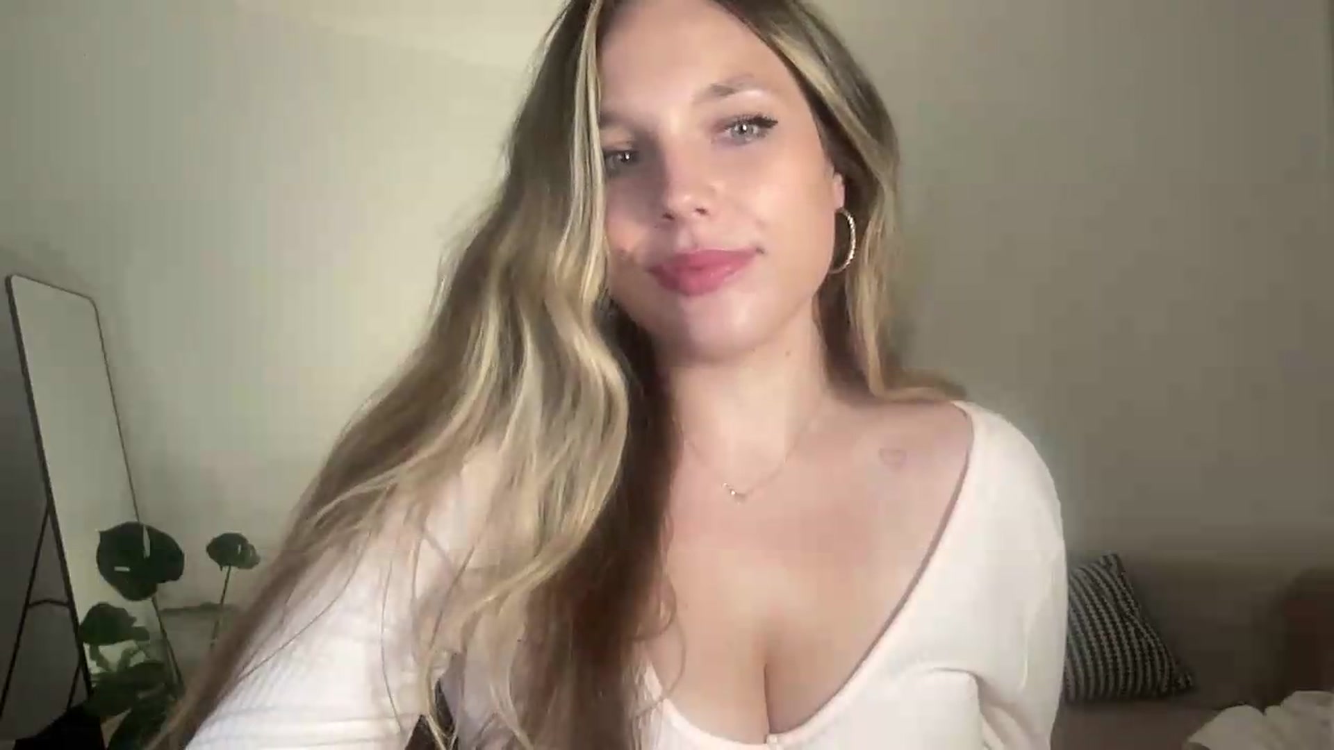 Gallery image thumbnail from SabrinaGolden's myfreecams stream on, 09/01/2026, 21:41 image 11 of 20