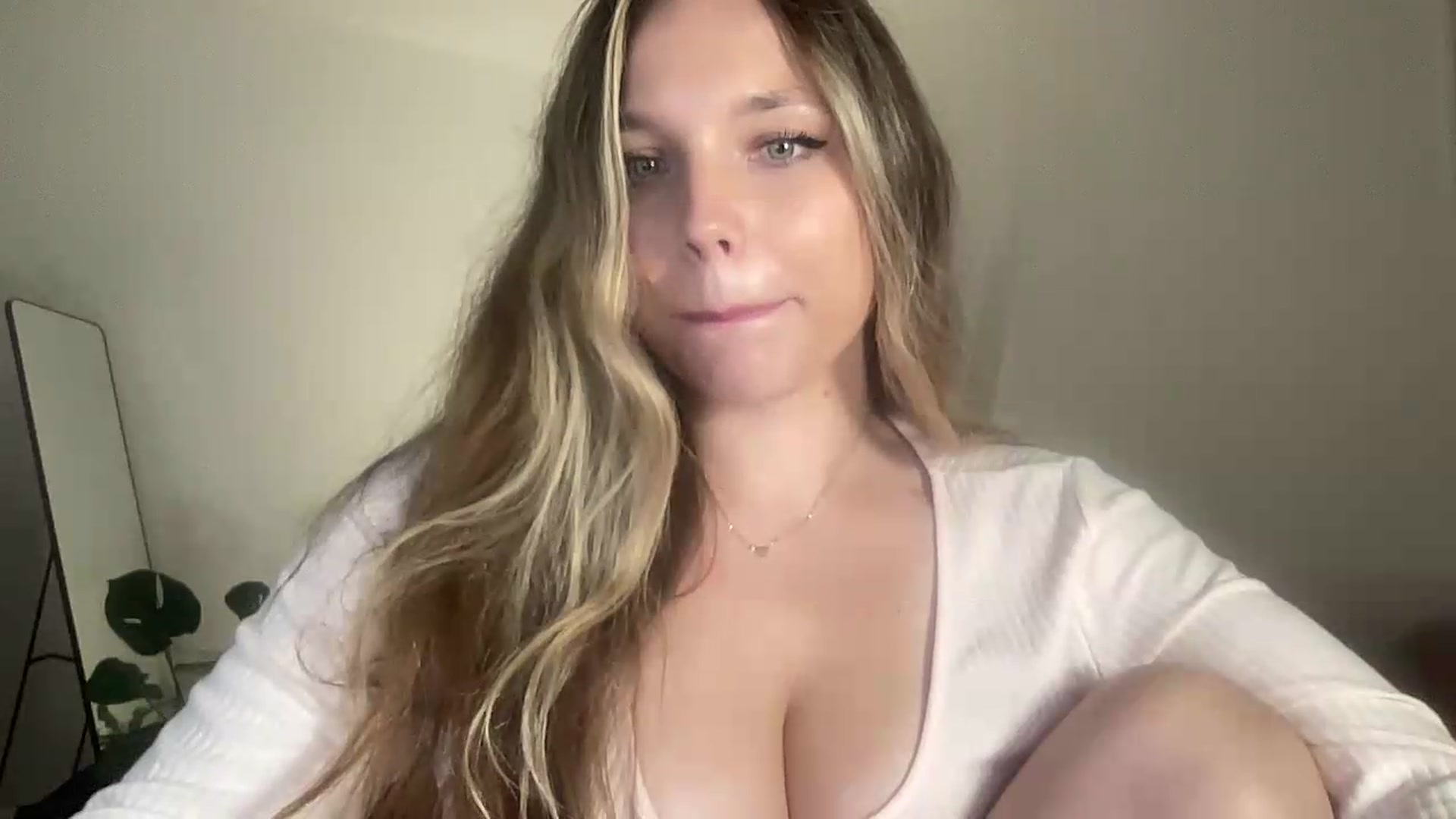 Gallery image thumbnail from SabrinaGolden's myfreecams stream on, 09/01/2026, 21:41 image 2 of 20