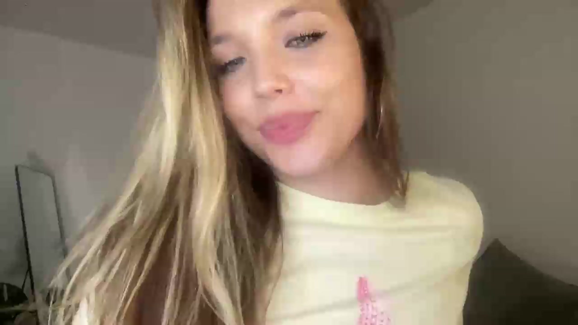 Gallery image thumbnail from SabrinaGolden's myfreecams stream on, 09/03/2026, 23:14 image 1 of 20