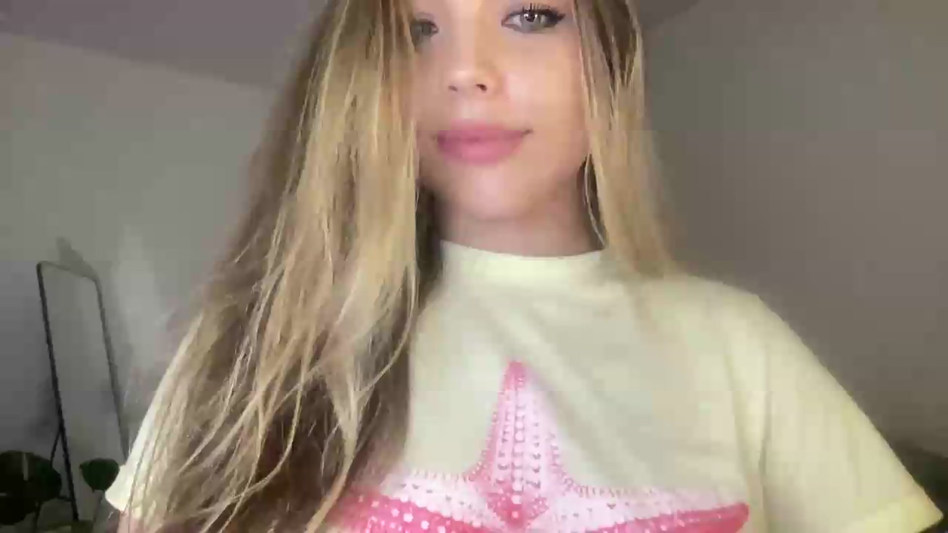 Gallery image thumbnail from SabrinaGolden's myfreecams stream on, 09/03/2026, 23:14 image 15 of 20