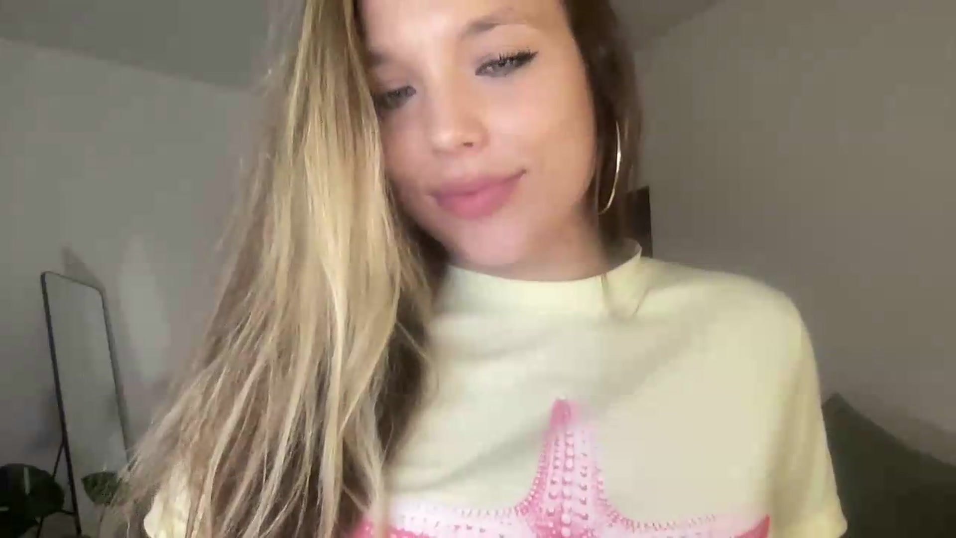 Gallery image thumbnail from SabrinaGolden's myfreecams stream on, 09/03/2026, 23:14 image 5 of 20