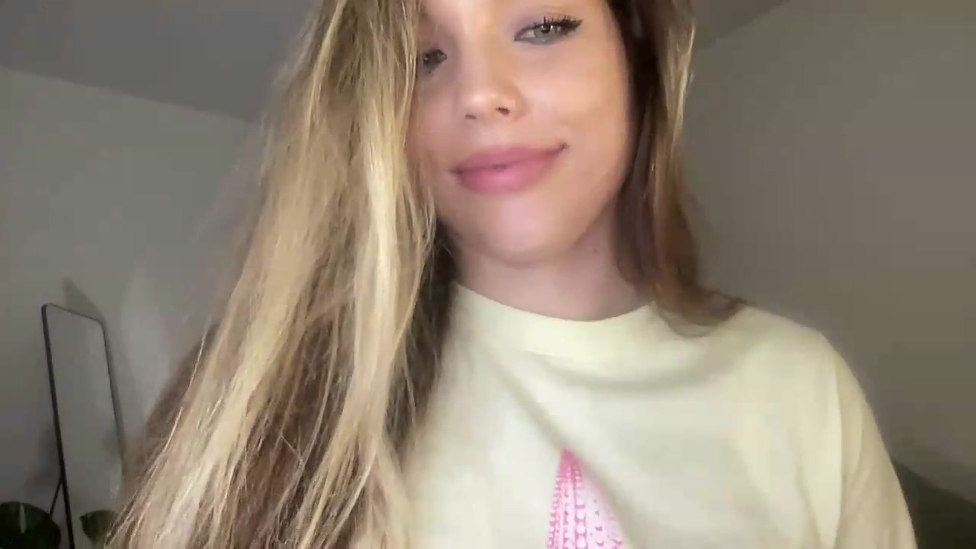 Gallery image thumbnail from SabrinaGolden's myfreecams stream on, 09/03/2026, 23:14 image 2 of 20