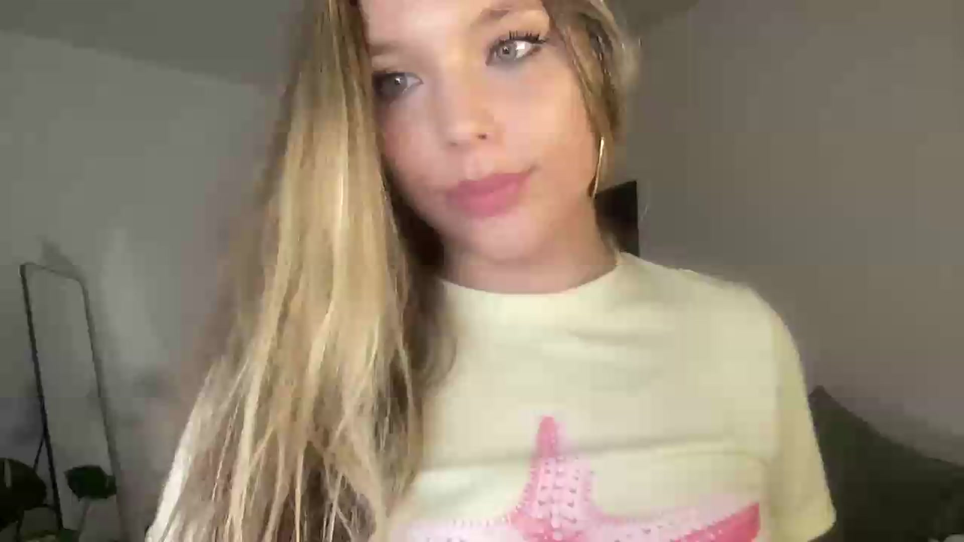 Gallery image thumbnail from SabrinaGolden's myfreecams stream on, 09/03/2026, 23:29 image 1 of 20