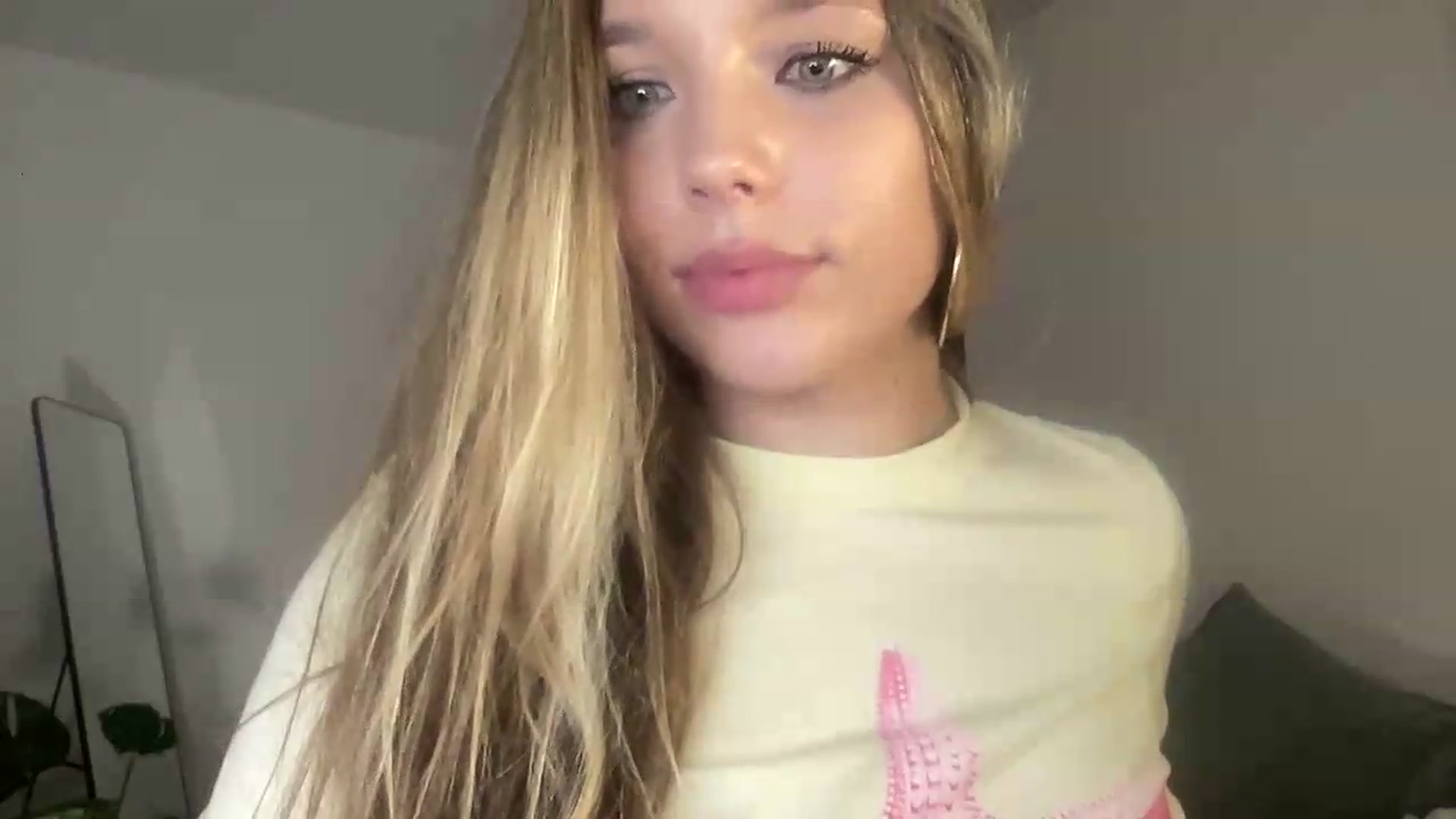 Gallery image thumbnail from SabrinaGolden's myfreecams stream on, 09/03/2026, 23:29 image 2 of 20