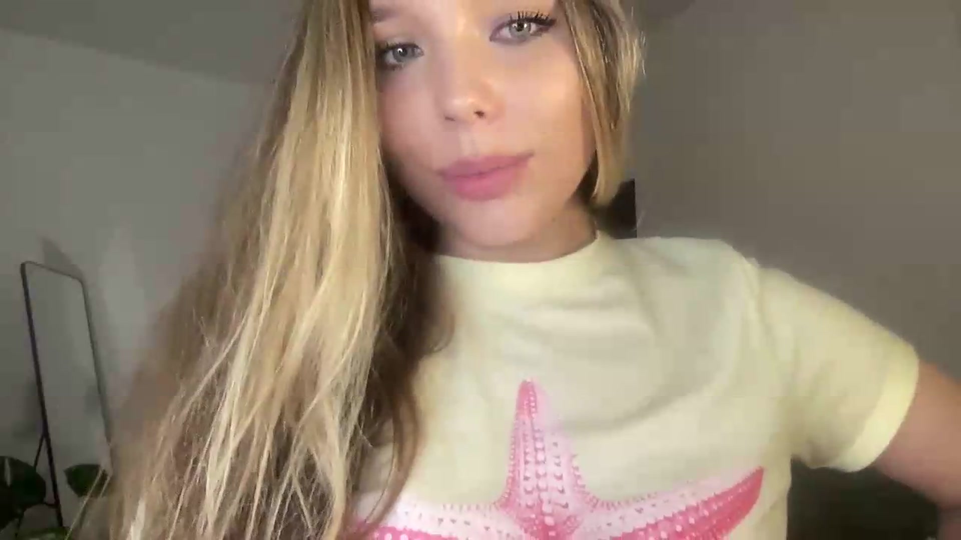 Gallery image thumbnail from SabrinaGolden's myfreecams stream on, 09/03/2026, 23:29 image 4 of 20