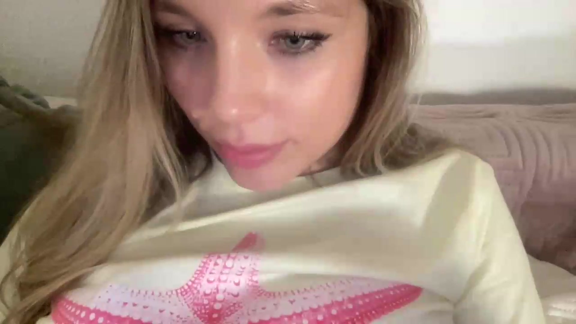 Gallery image thumbnail from SabrinaGolden's myfreecams stream on, 09/04/2026, 24:02 image 18 of 20