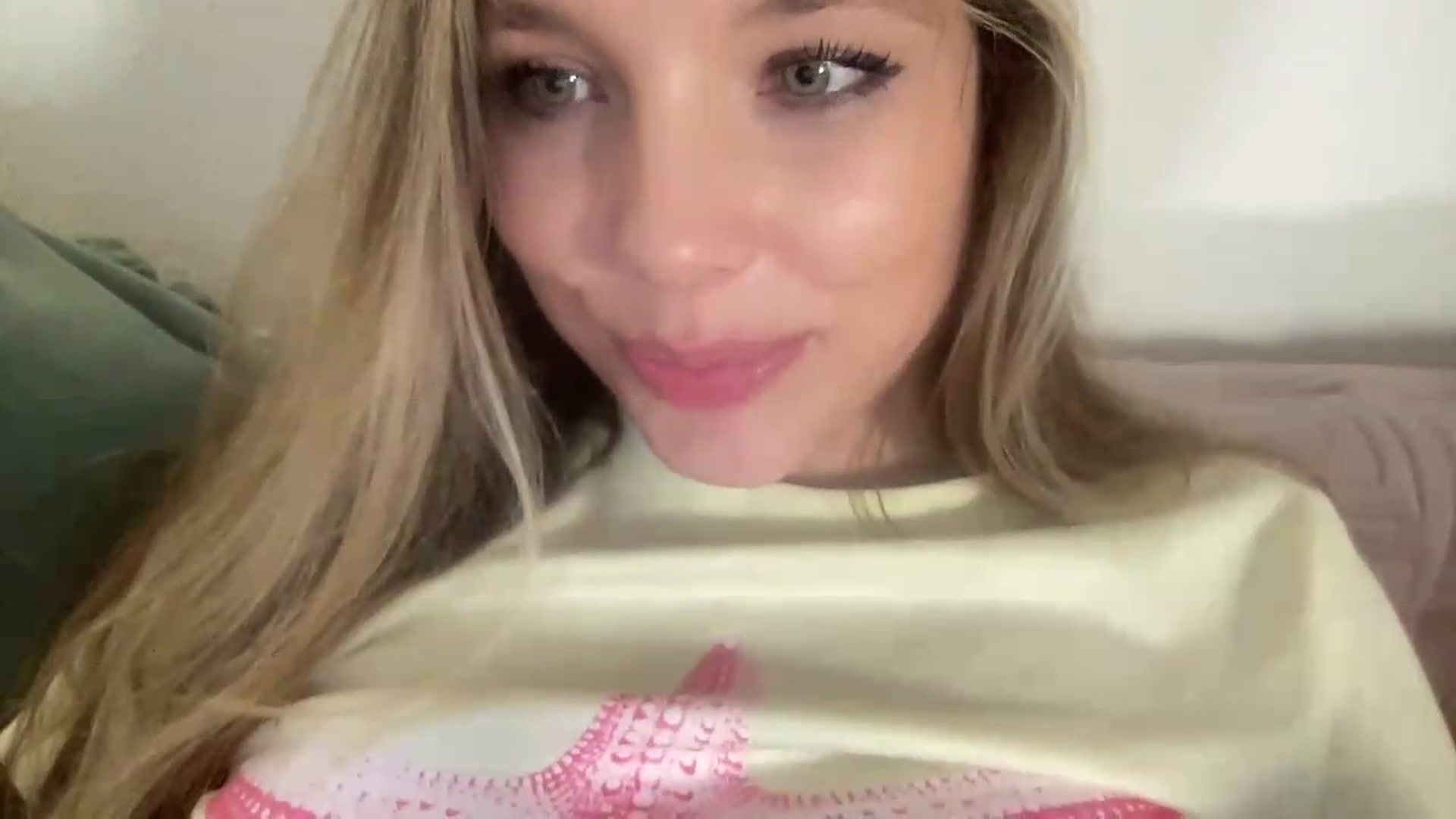 Gallery image thumbnail from SabrinaGolden's myfreecams stream on, 09/04/2026, 24:02 image 7 of 20