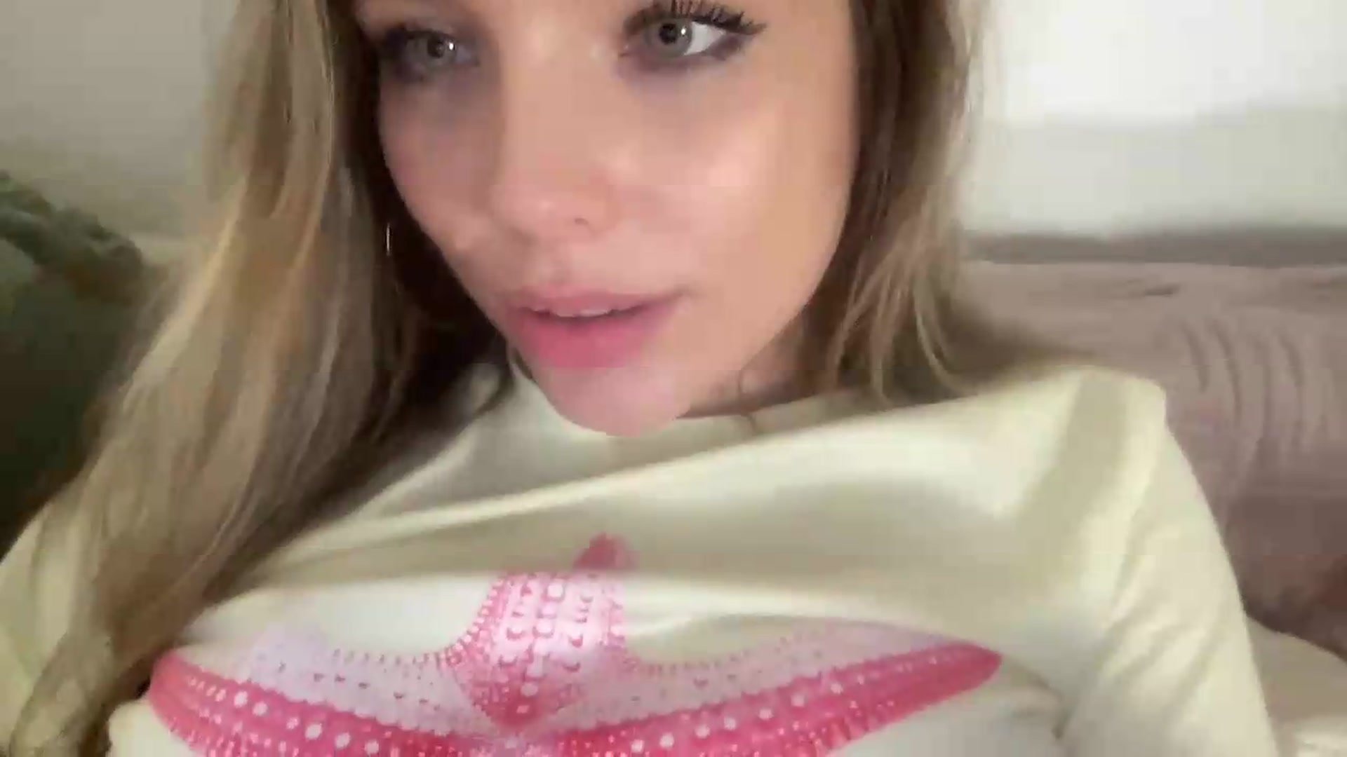 Gallery image thumbnail from SabrinaGolden's myfreecams stream on, 09/04/2026, 24:02 image 14 of 20