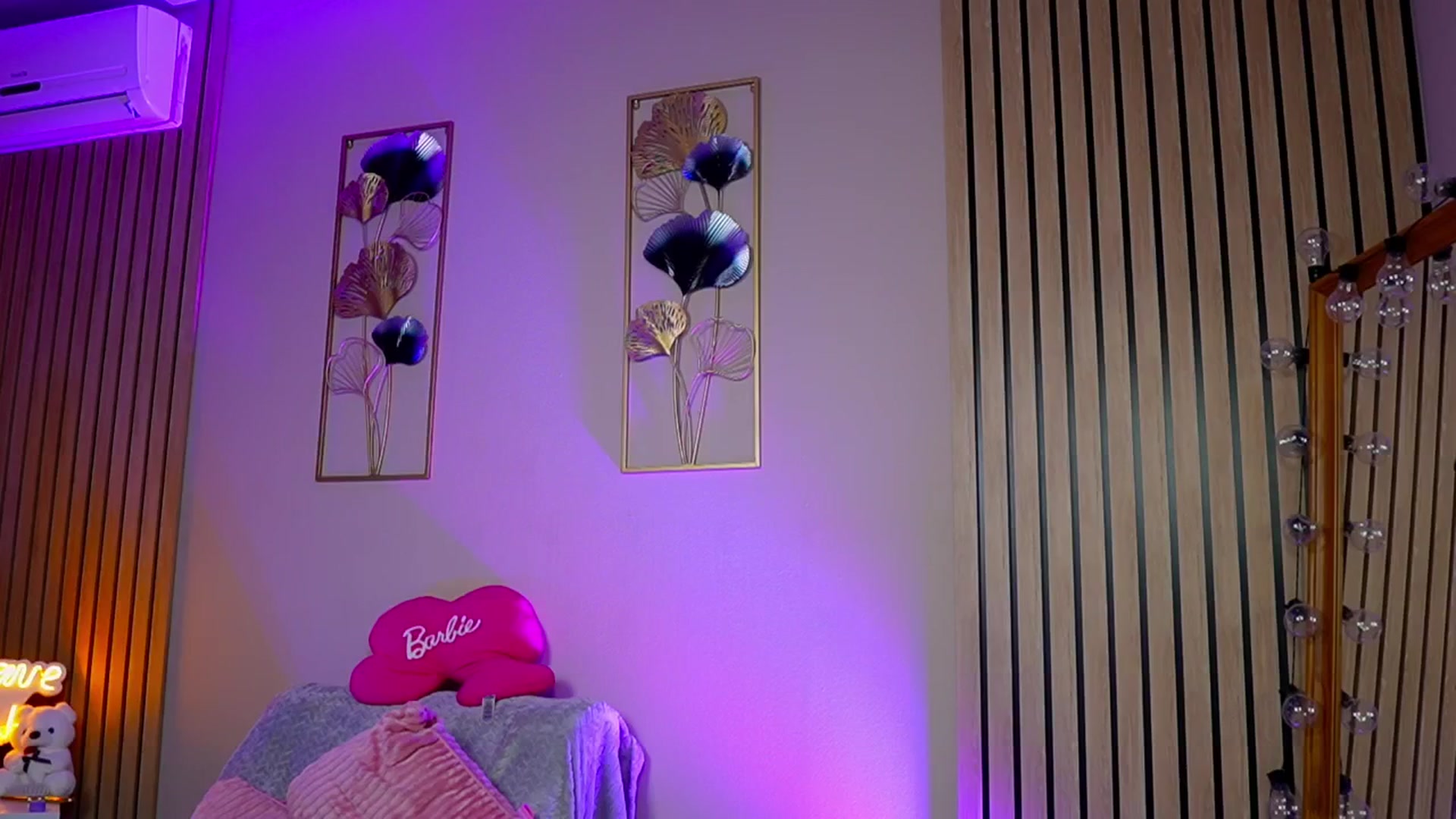 Gallery image thumbnail from SabrinaJayde's myfreecams stream on, 10/10/2025, 10:15 image 3 of 20