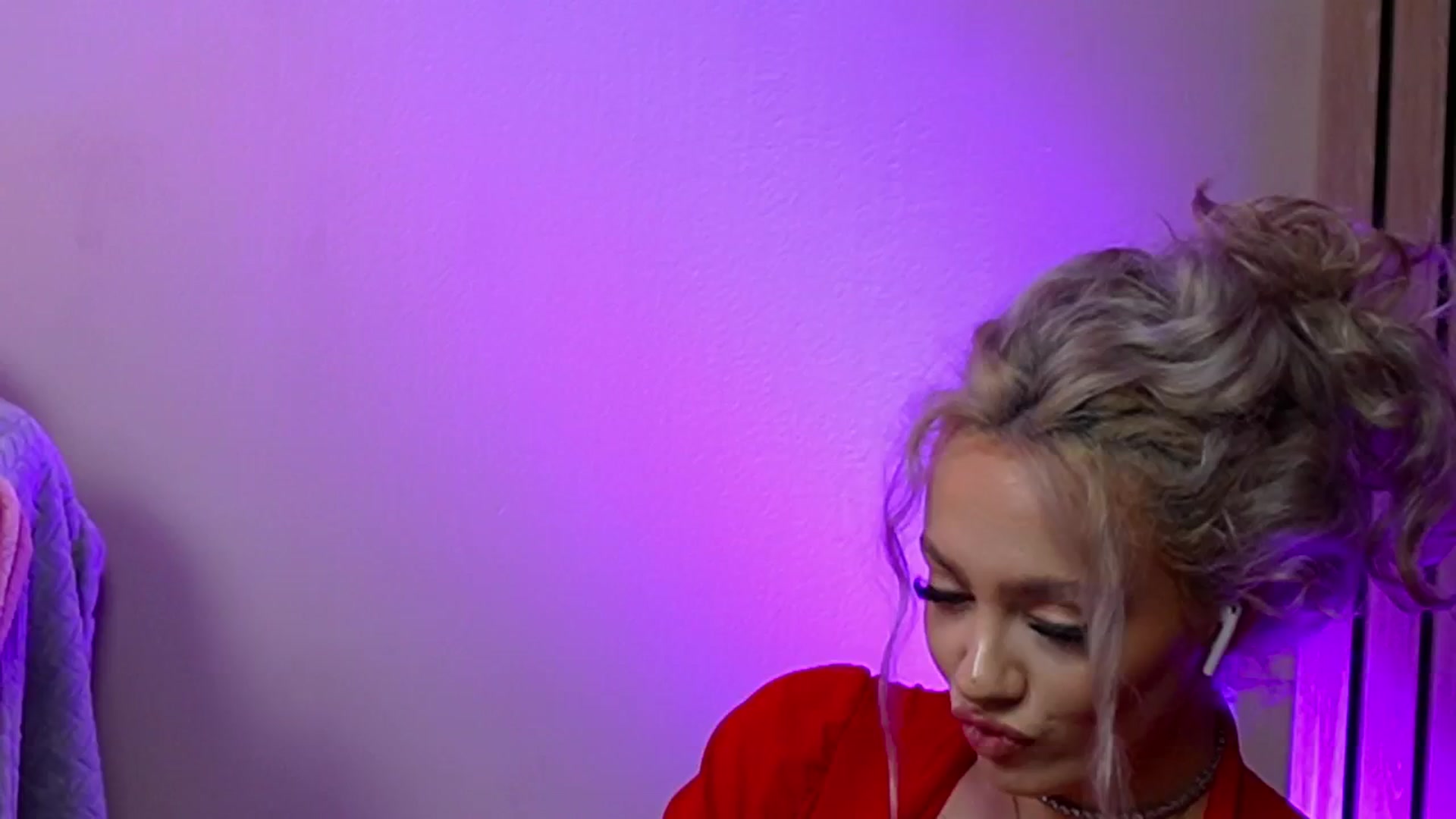 Gallery image thumbnail from SabrinaJayde's myfreecams stream on, 10/11/2025, 12:13 image 16 of 20