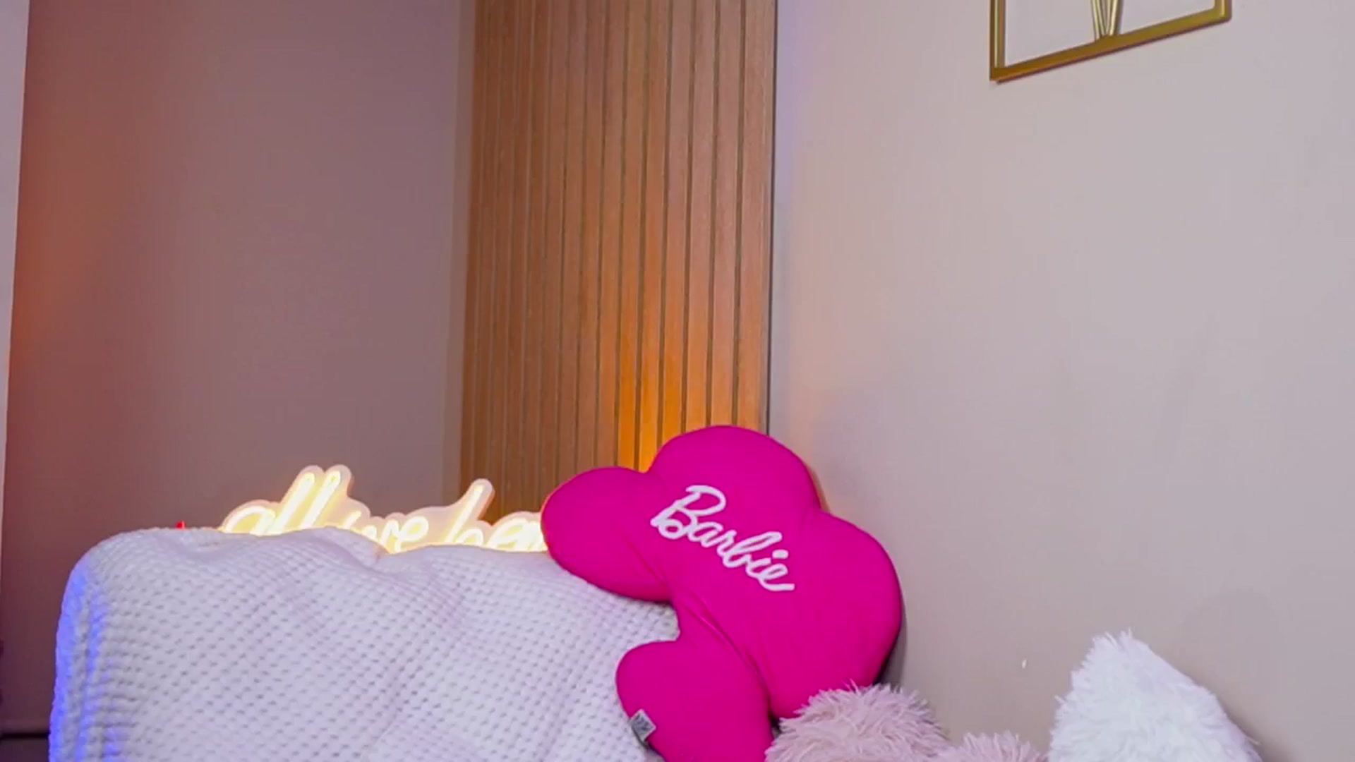 Gallery image thumbnail from SabrinaJayde's myfreecams stream on, 11/14/2025, 10:23 image 4 of 20