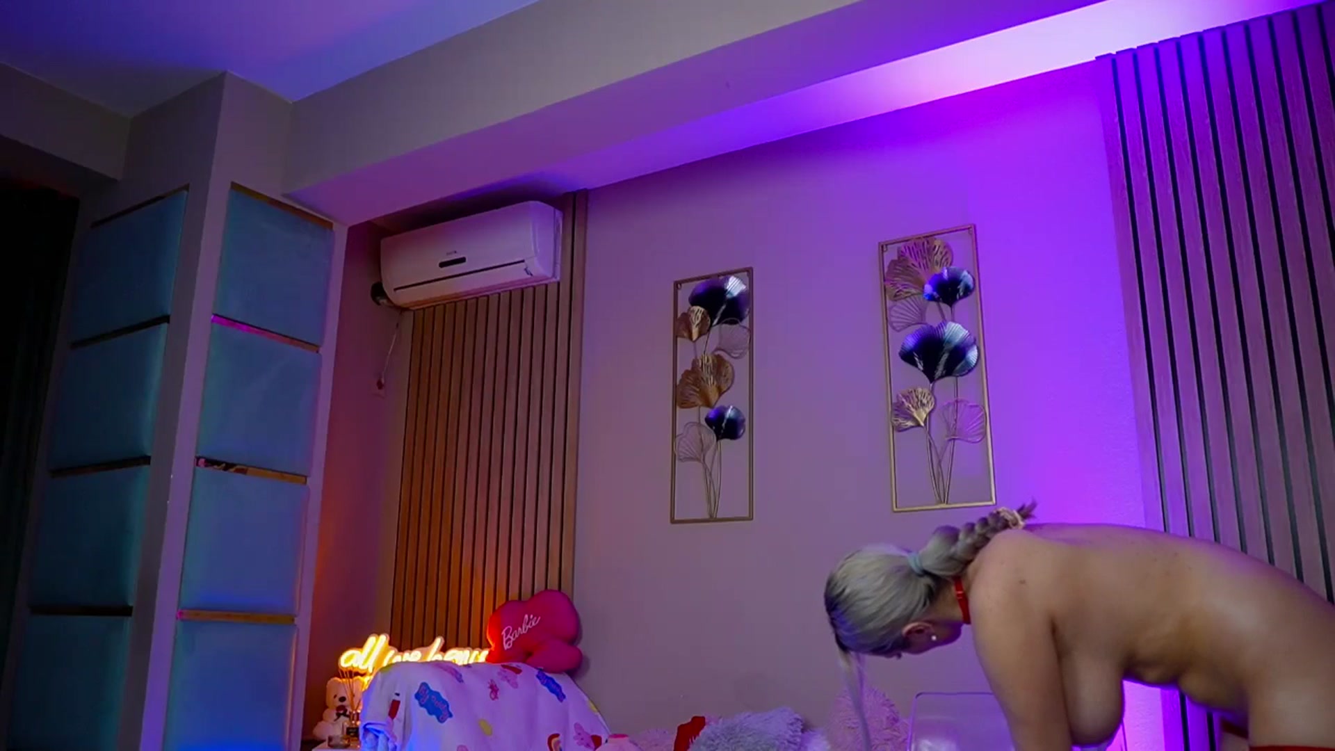Gallery image thumbnail from SabrinaJayde's myfreecams stream on, 01/09/2026, 12:24 image 3 of 20