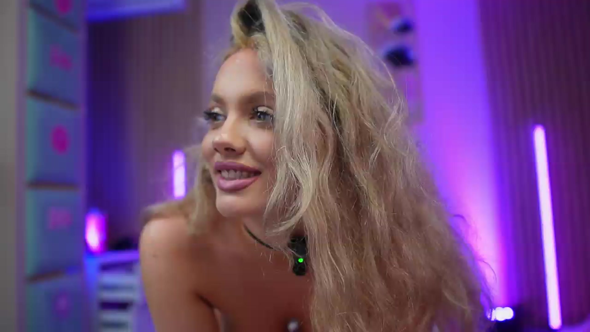 Gallery image thumbnail from SabrinaJayde's myfreecams stream on, 05/13/2026, 09:25 image 12 of 20