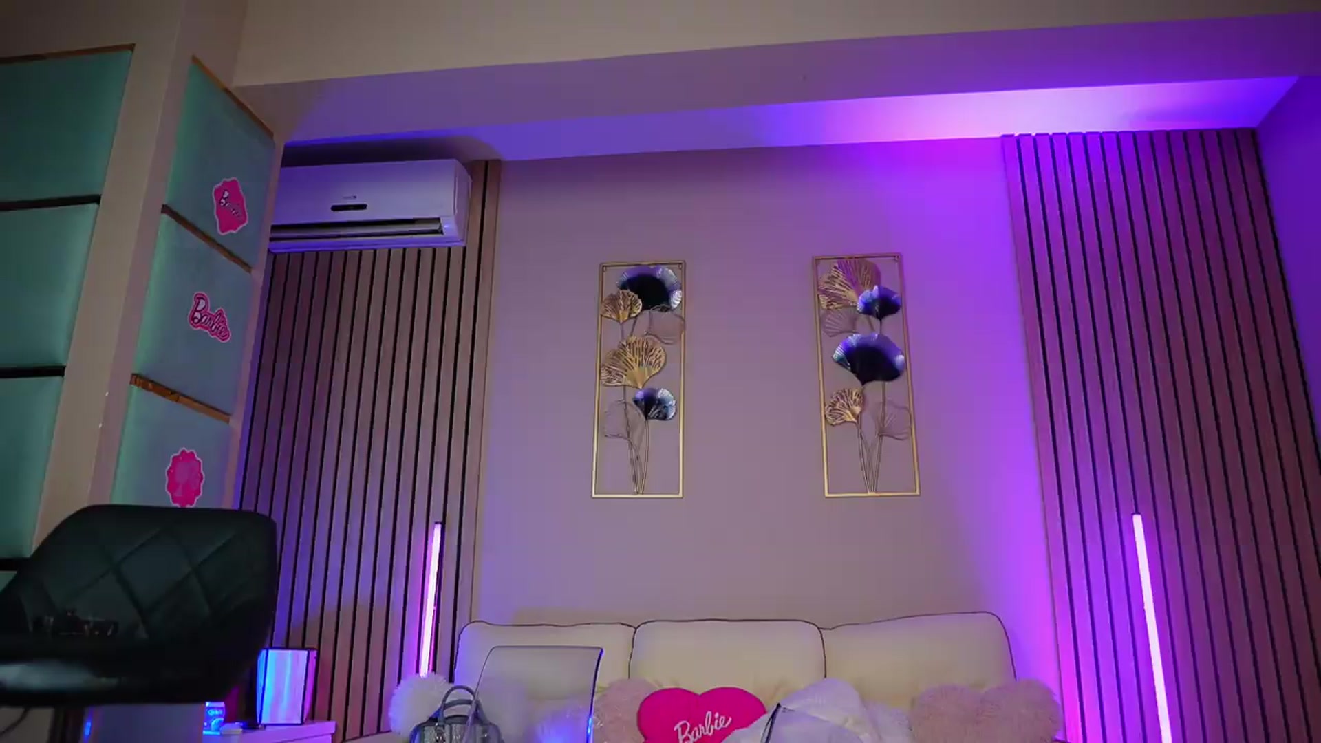 Gallery image thumbnail from SabrinaJayde's myfreecams stream on, 08/18/2026, 10:23 image 15 of 20