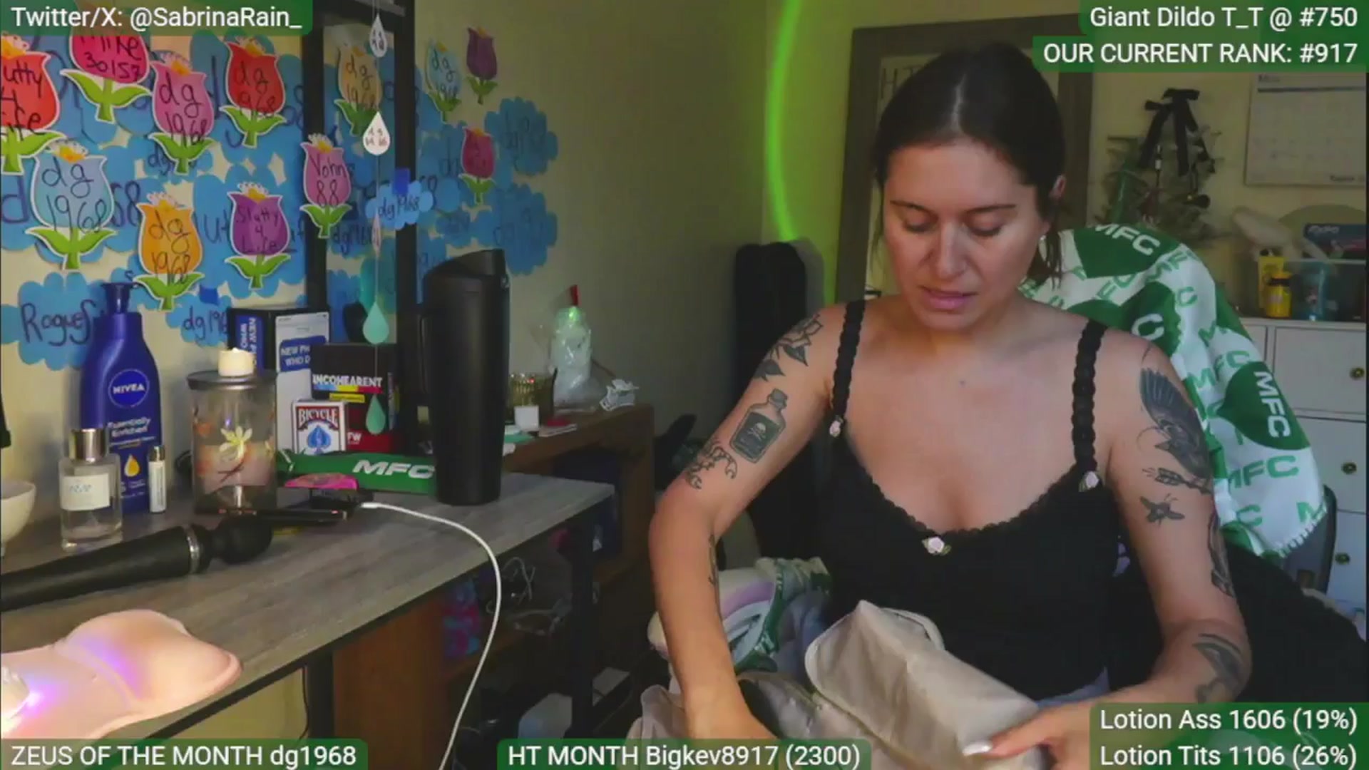 Gallery image thumbnail from SabrinaRain's myfreecams stream on, 05/19/2025, 01:26 image 18 of 20