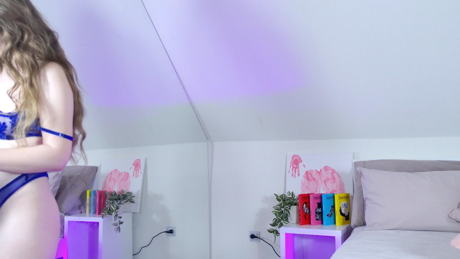 Gallery image thumbnail from SabrinaSutton's myfreecams stream on, 03/19/2026, 12:03 image 14 of 20