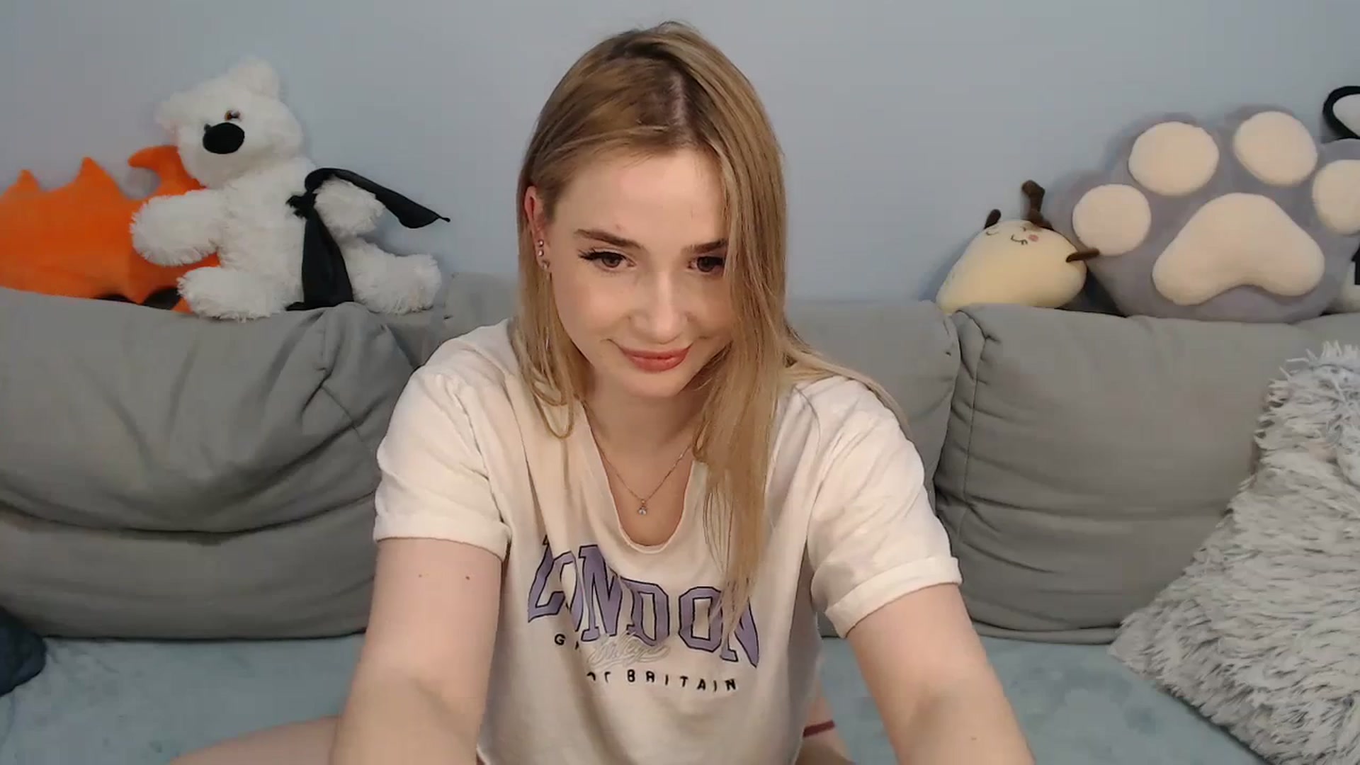 Gallery image thumbnail from SabrinaViolet's myfreecams stream on, 11/28/2023, 13:18 image 3 of 20